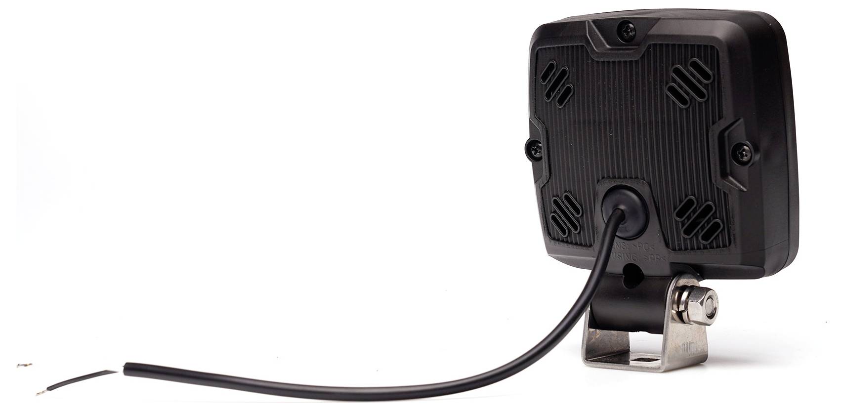 Schwarzes rechteckiges elektronisches Gerät mit einer Halterungsvorrichtung und angeschlossenem Kabel auf weißem Hintergrund.