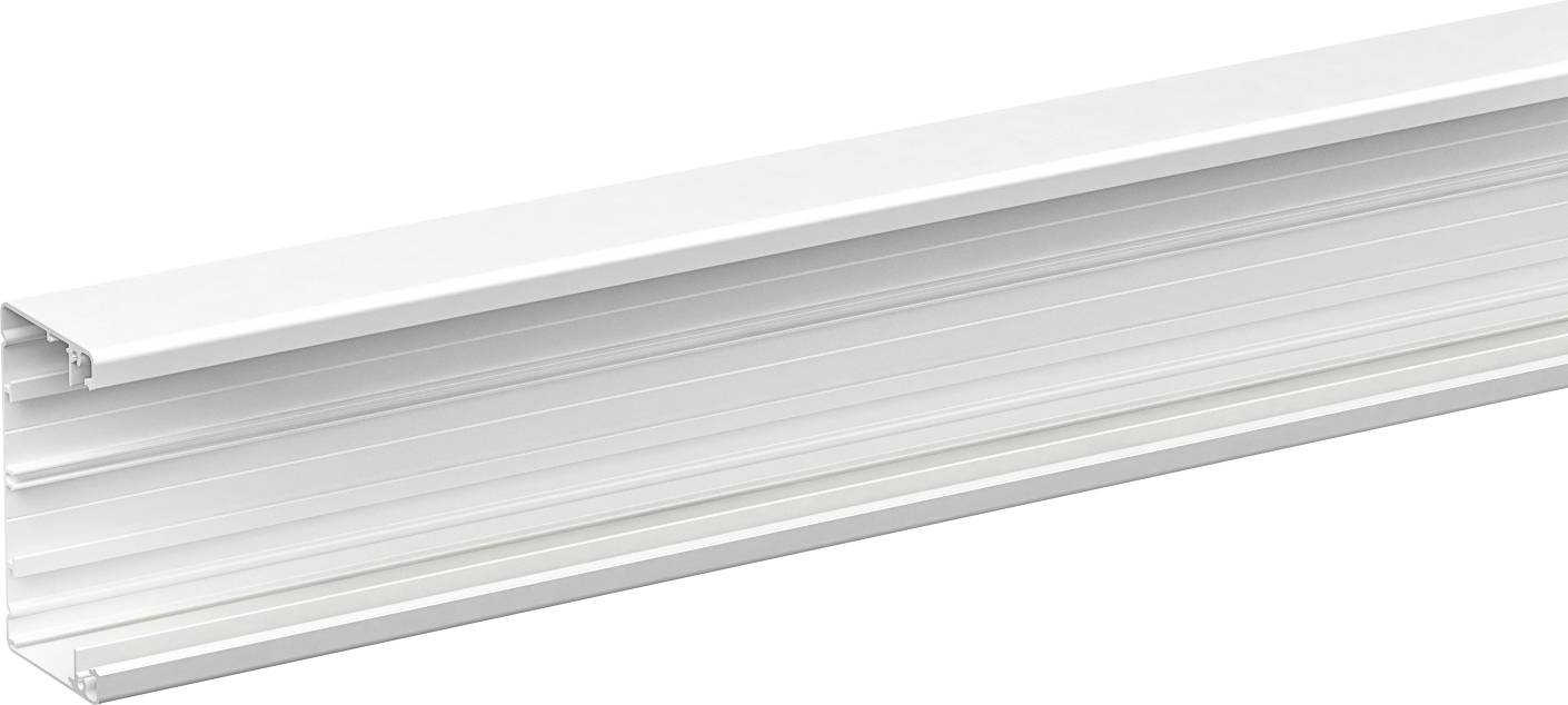 Weißes Aluminium-Extrusionsprofil in Perspektive auf einem einfachen Hintergrund dargestellt, mit einem langen Schlitzkanal und gerippten Seitenflächen.