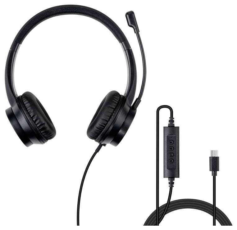 Schwarzes Over-Ear-Headset mit angebrachtem Mikrofon und Inline-Steuerung, gezeigt mit USB-Kabel und Lautstärkereglern auf weißem Hintergrund.