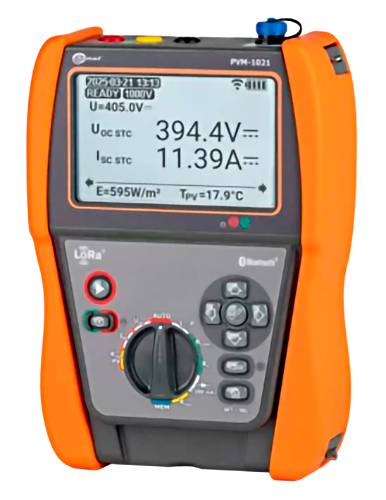 Tragbares Elektrotestwerkzeug mit robustem Analyzer, der eine Grafik anzeigt, zwei tragbaren Messgeräten und einem Stromzangenmessgerät mit digitalem Display.