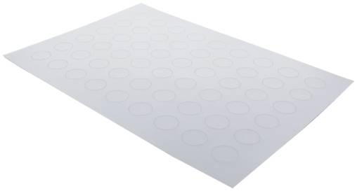 Ein durchscheinendes rechteckiges Blatt, in Perspektive betrachtet, mit einem Muster aus Reihen von schwachen Kreisumrissen auf weißem Hintergrund.