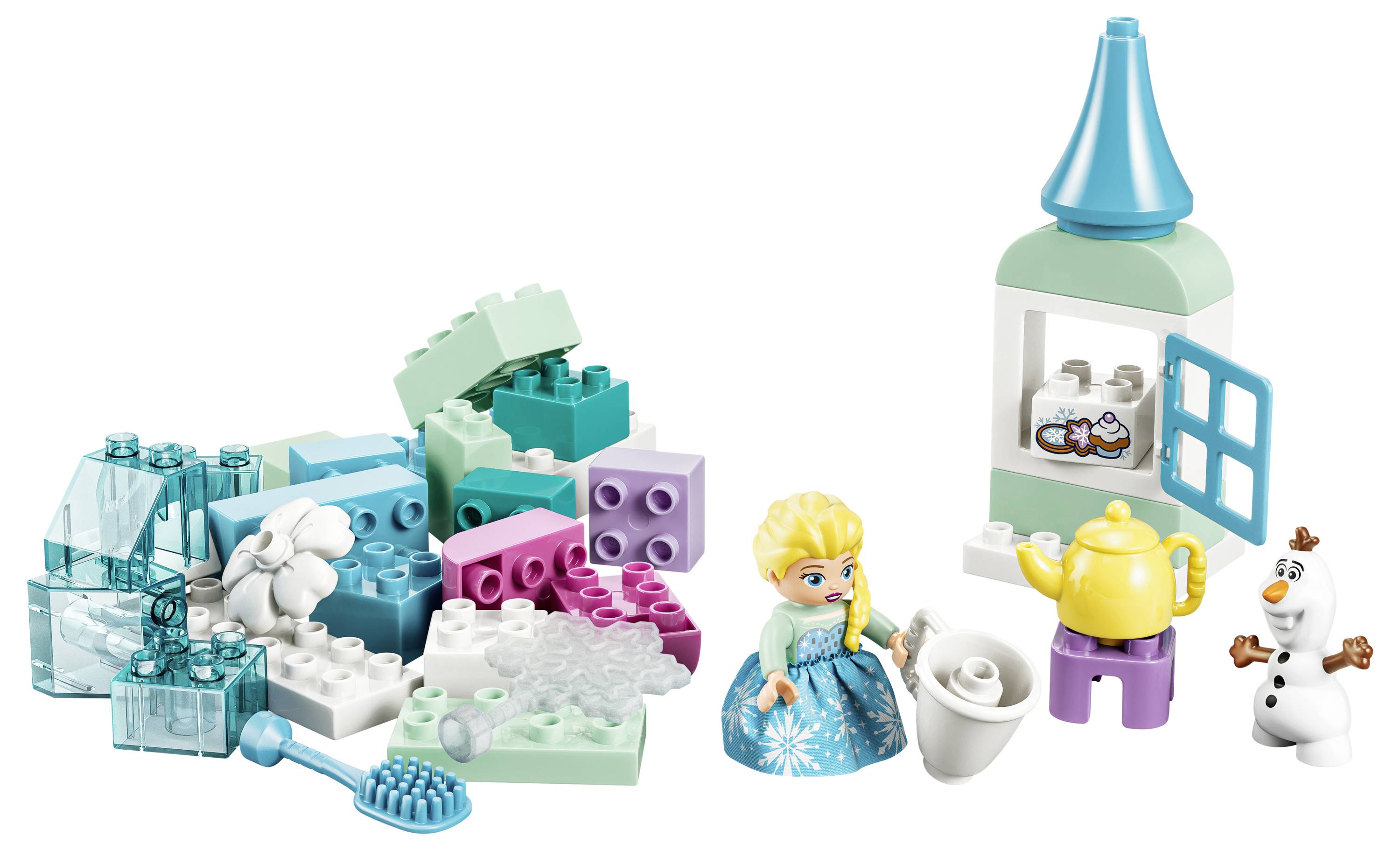 Spielzeug-Bausteine und kleine Figuren, darunter eine Prinzessin, eine Teekanne, ein Schneemann und ein Miniaturhaus-Set, angeordnet auf weißem Hintergrund.