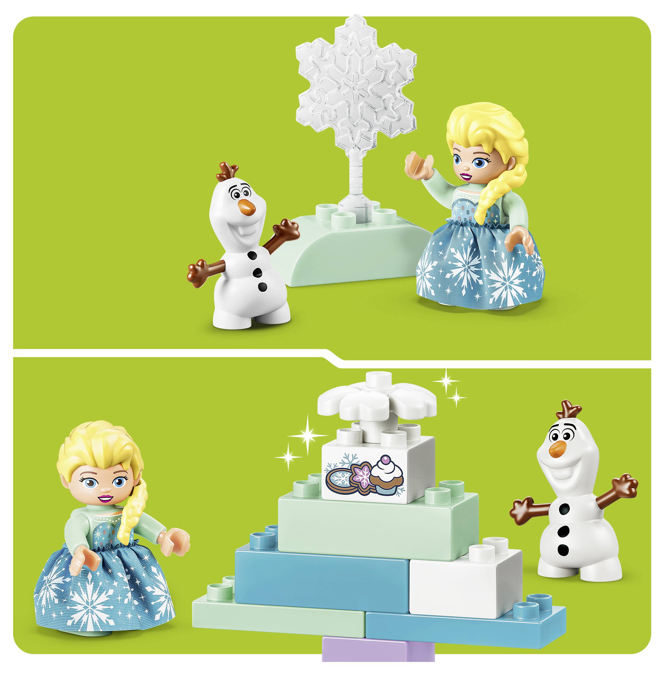 Zwei LEGO-Szenen aus Frozen auf grünem Hintergrund: Olaf und Elsa mit einem Schneeflockenbaum, und ein gestapeltes geschenkartiges LEGO-Bauwerk mit Olaf und Elsa daneben.