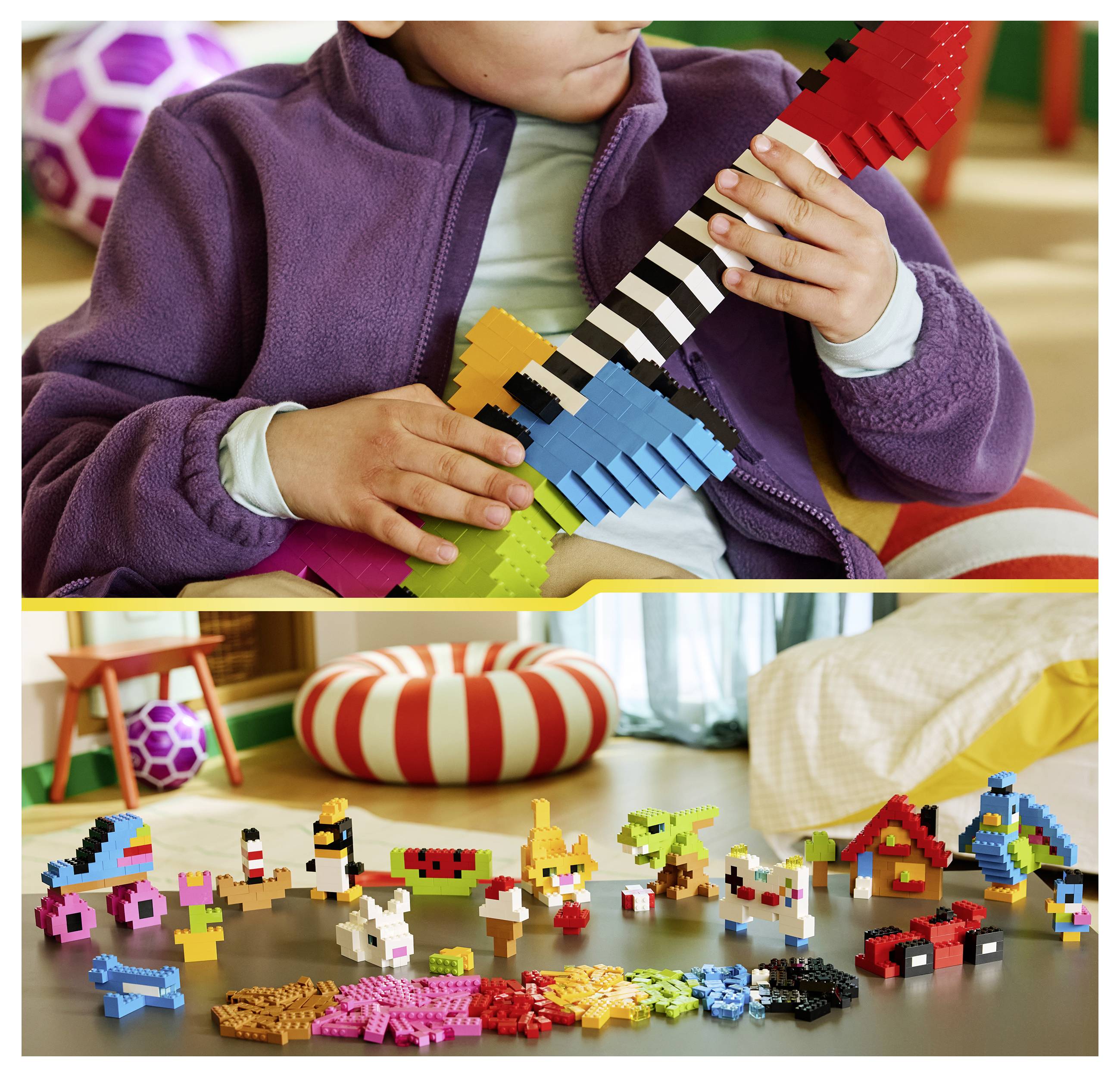 Kind baut eine große bunte LEGO-ähnliche Gitarre; darunter ein Boden voller verschiedener kleiner LEGO-Kreationen und Teile in einem Spielzimmer.