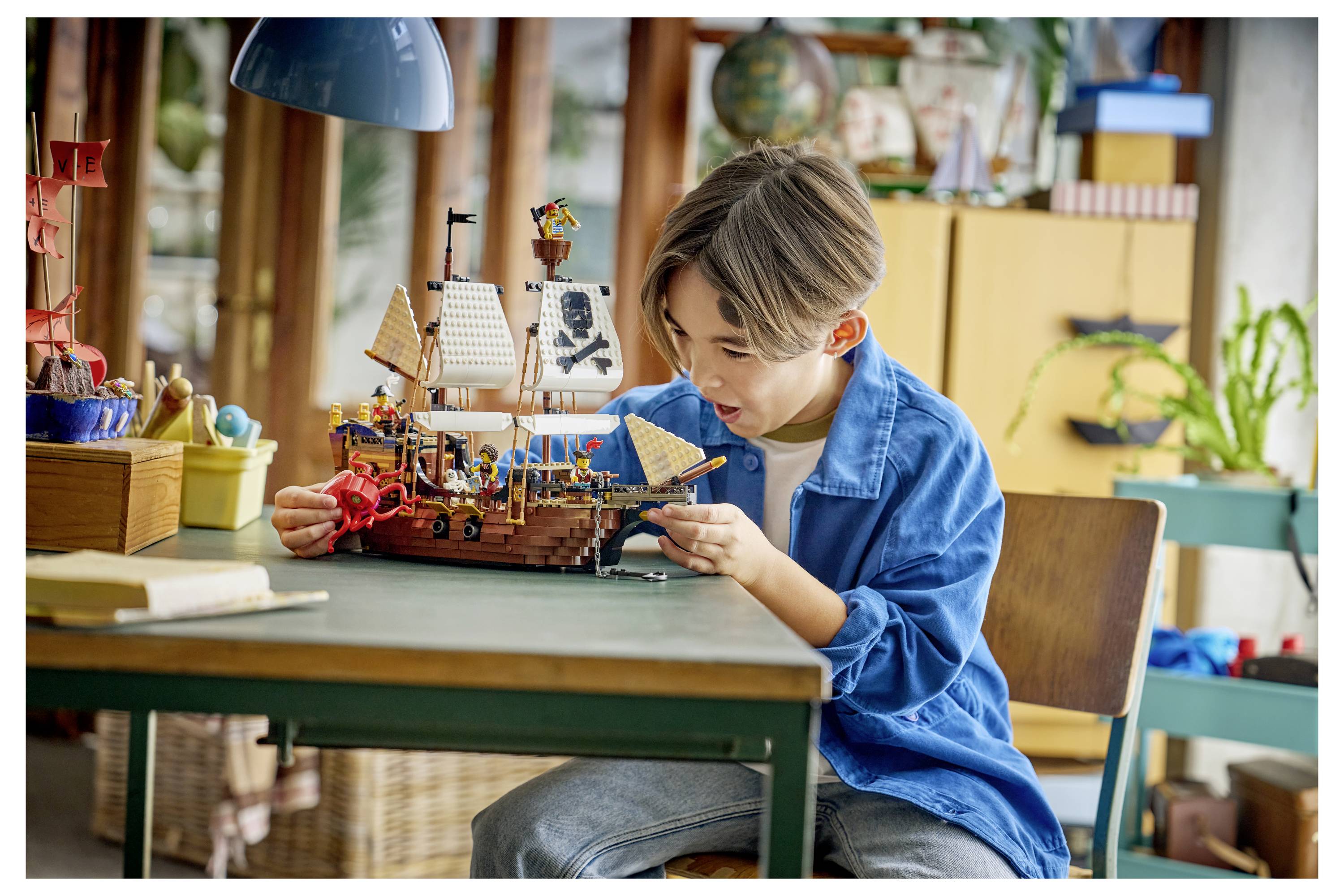 31387 LEGO® CREATOR Piratenschiff umbaubar in Burg oder Zwillingsschiffe; Bauset mit 5 Minifiguren