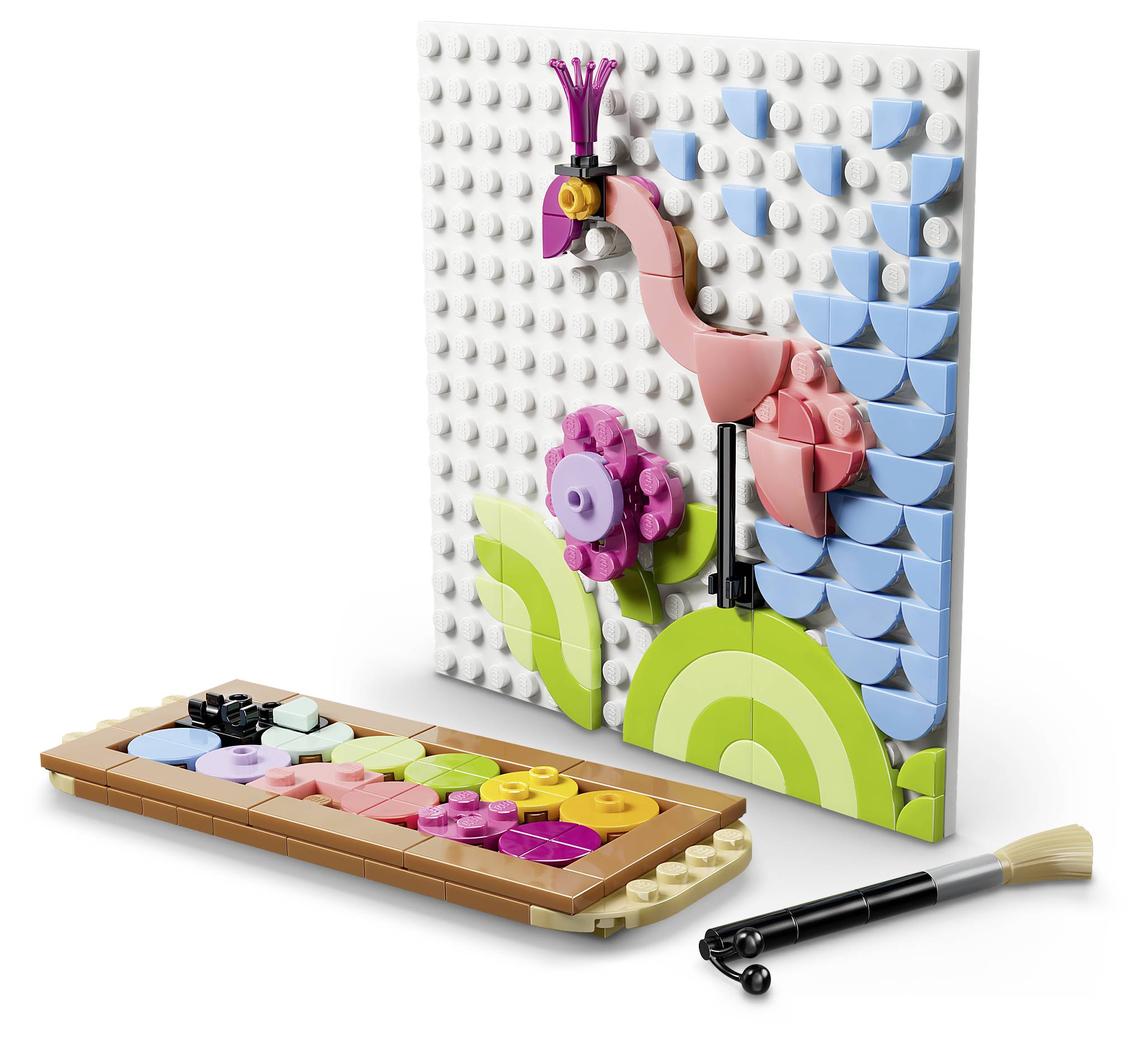 LEGO-Mosaikkunst eines rosa Flamingos zwischen Blüten und grünen Blättern auf einer weißen Grundplatte, mit einer Farbpalette und einem Werkzeug darunter.