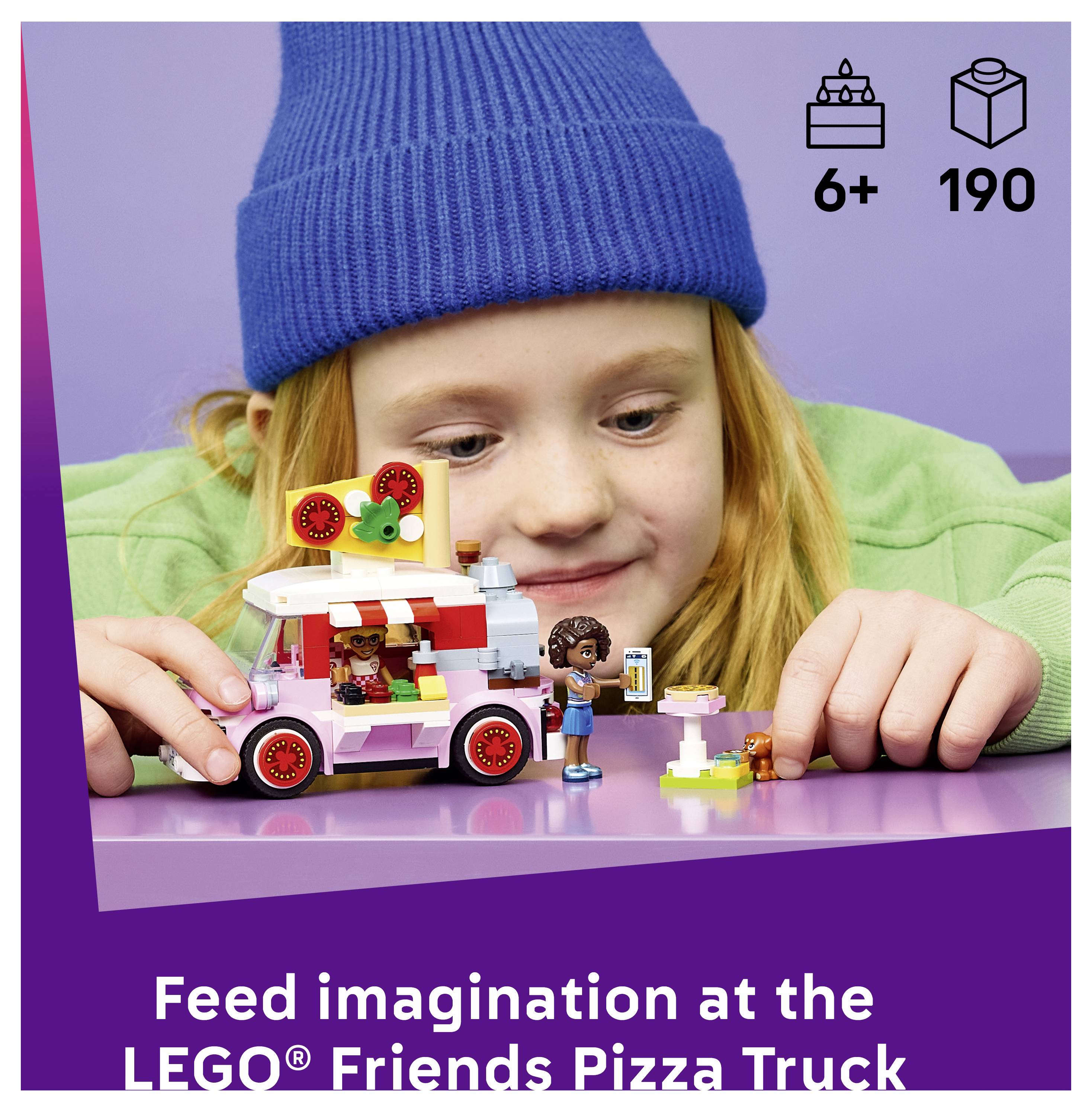 Kind spielt mit einem LEGO Friends Pizzawagen-Set; das Bild zeigt „6+