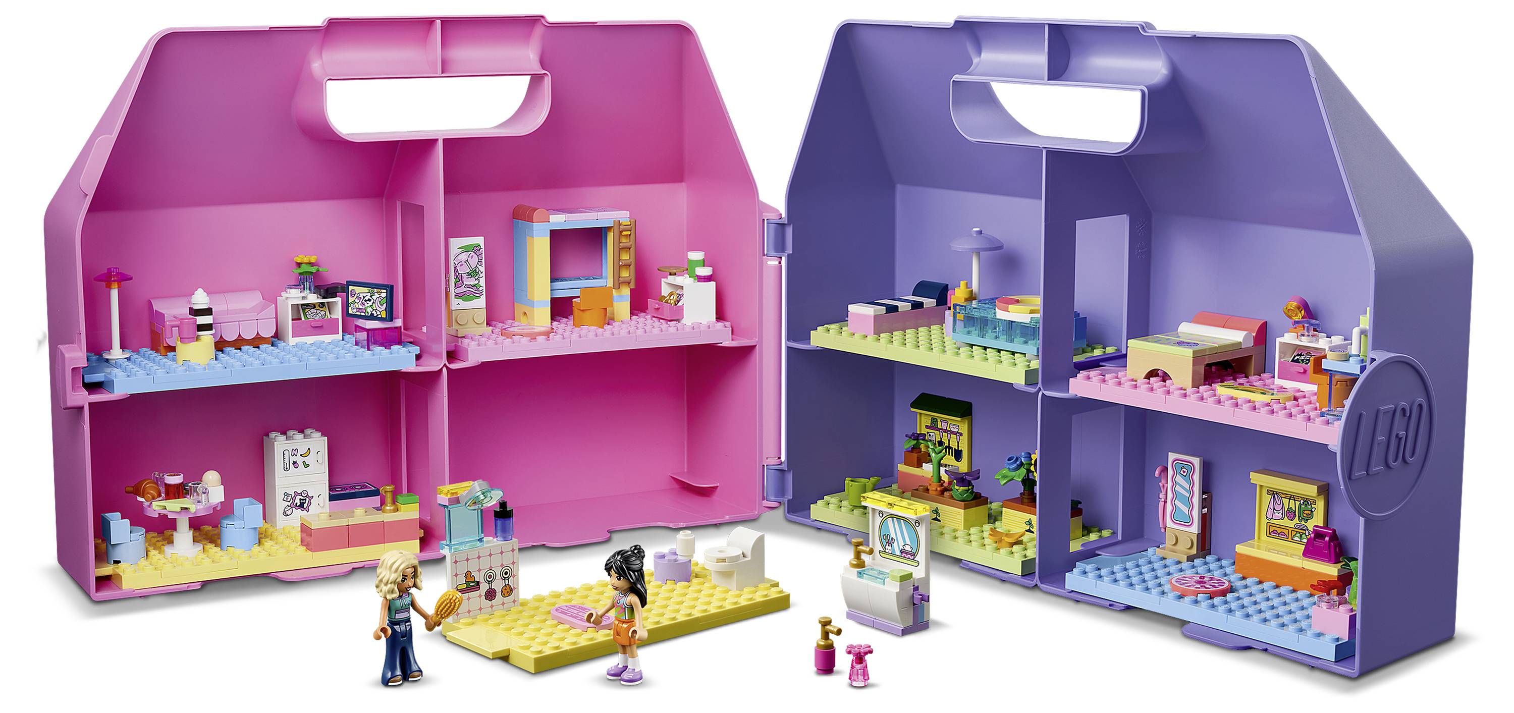 Zwei offene LEGO-ähnliche Spielset-Koffer, einer rosa und einer lila, die jeweils winzige Zimmer und Figuren im Inneren zeigen.