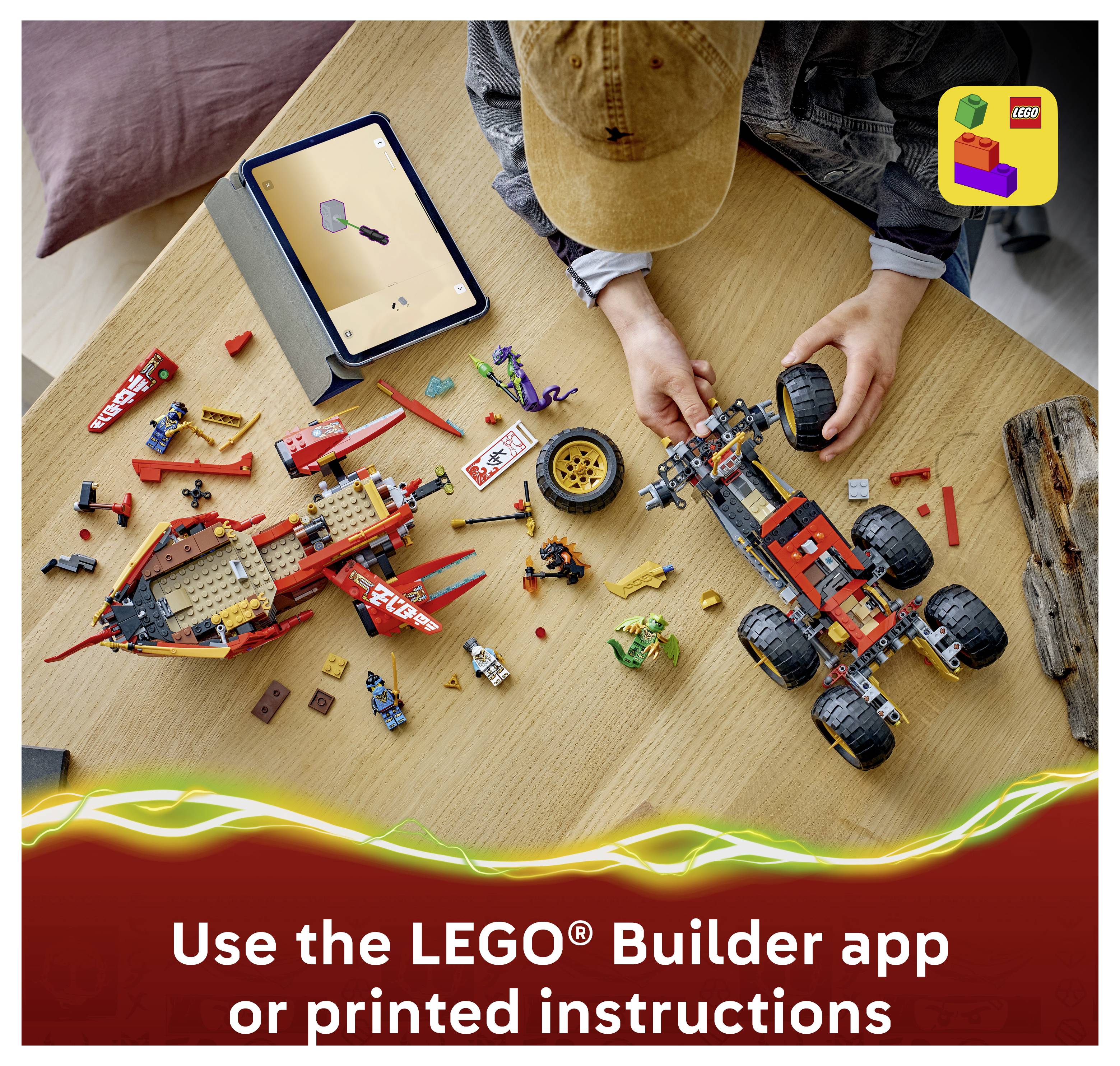 Kind, das ein LEGO Technic-Fahrzeug an einem Tisch mit ausgebreiteten Teilen zusammenbaut und dabei ein Tablet nutzt; Text sagt „Verwenden Sie die LEGO Builder-App oder gedruckte Anleitungen
