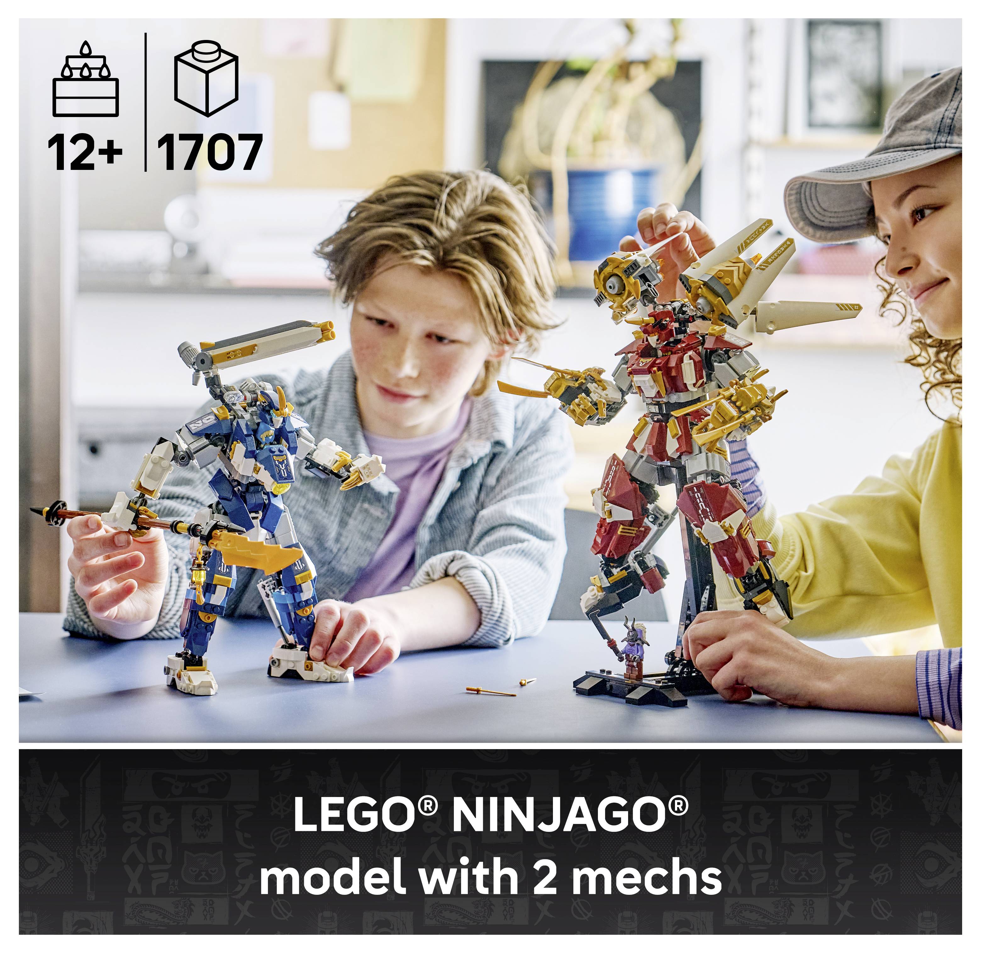 Zwei Kinder bauen zusammen und spielen mit zwei LEGO NINJAGO Mech-Modellen; der Text besagt „LEGO NINJAGO Modell mit 2 Mechs