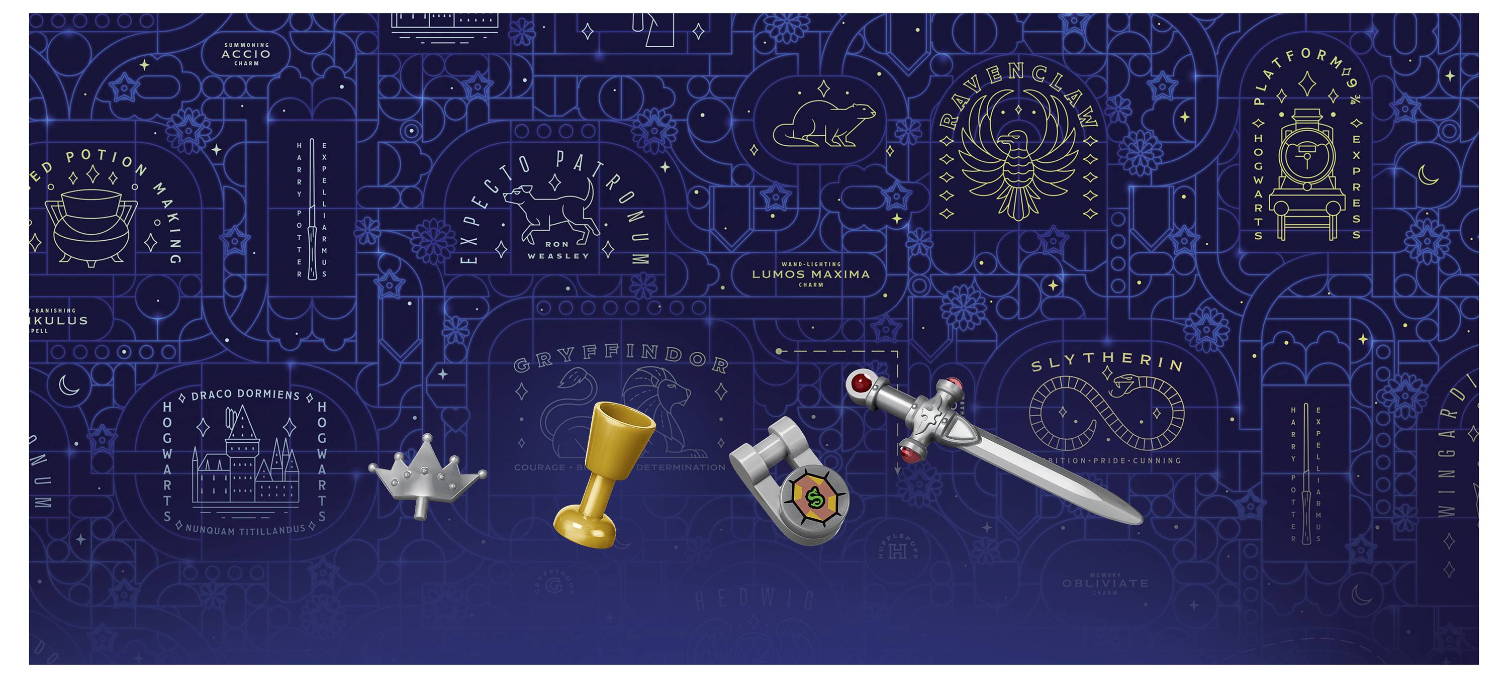 Eine Sammlung von schwebenden Harry-Potter-Sammlerobjekten mit Hogwarts-Thema, bestehend aus einem silbernen Stern, einem goldenen Kelch, einem mageren Ring und einem silbernen Schwert, vor einem blauen Hogwarts-Wappenmuster-Hintergrund.