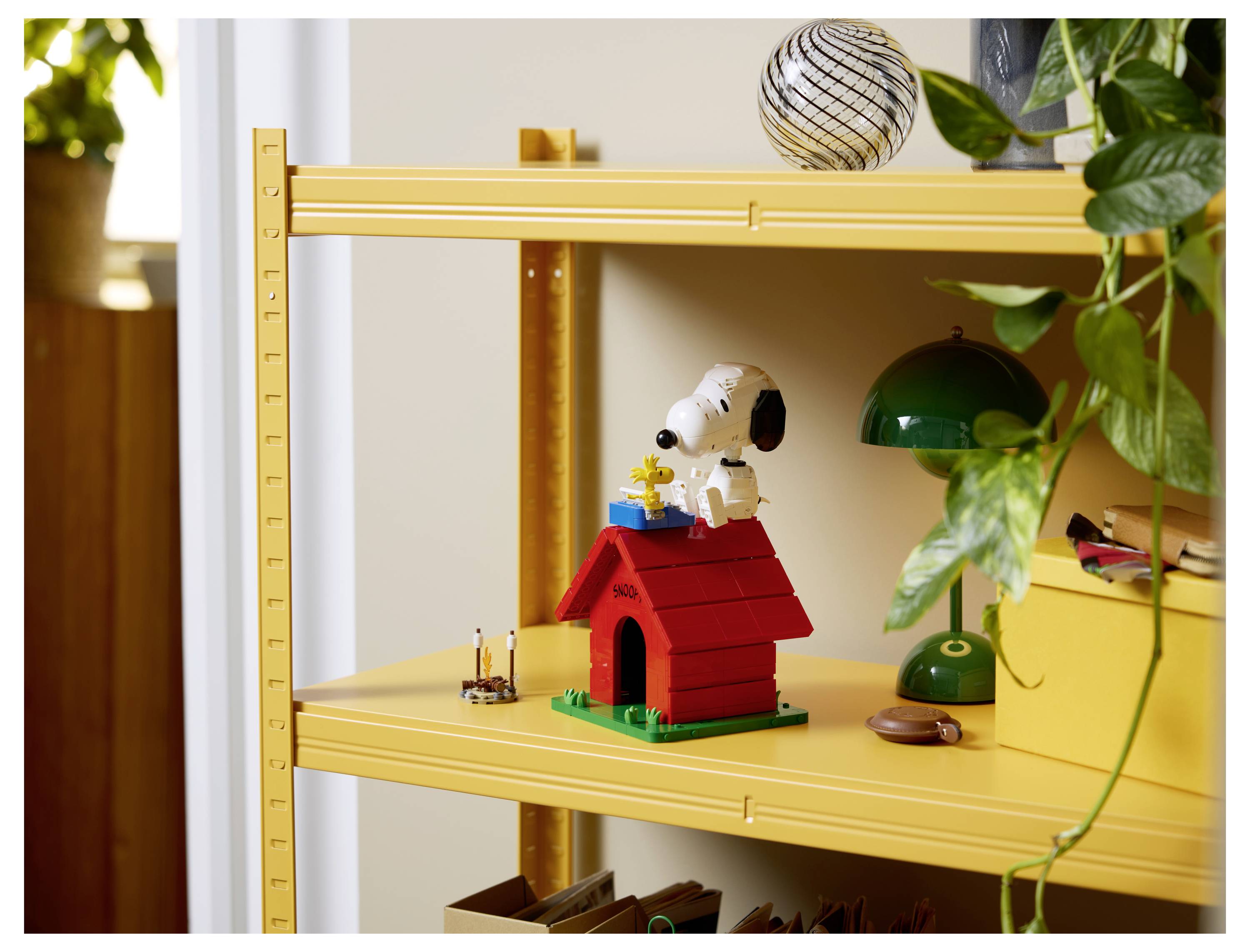 21368 LEGO® IDEAS Peanuts: Snoopys Hundehütte; Bauset für Erwachsene mit 2 Figuren