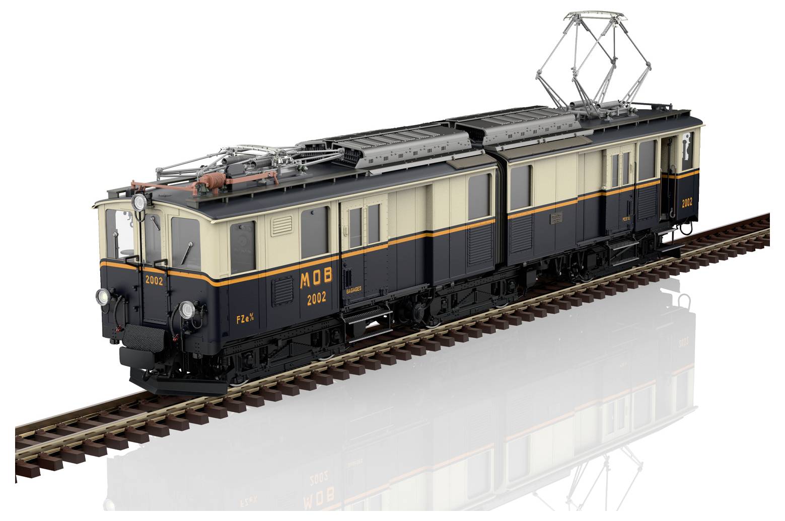 Eine Vintage-Elektrolokomotive auf Eisenbahngleisen, in Creme und Dunkelgrau mit orangefarbenem Zierrat gestrichen, gezeigt als studioartiges Produktbild.