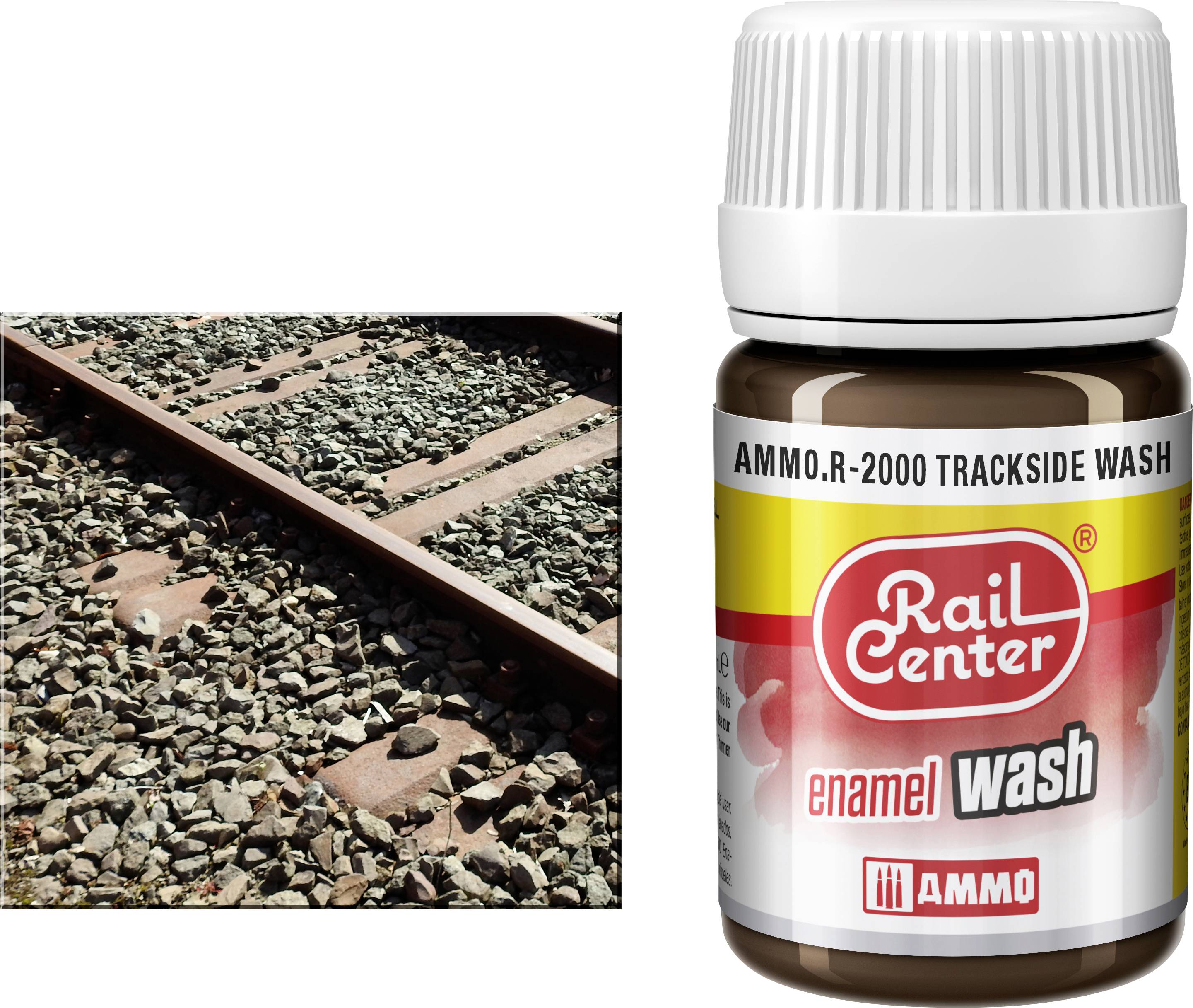 Eisenbahnschotter neben einer Flasche mit der Bezeichnung „AMMO.R-2000 TRACKSIDE WASH