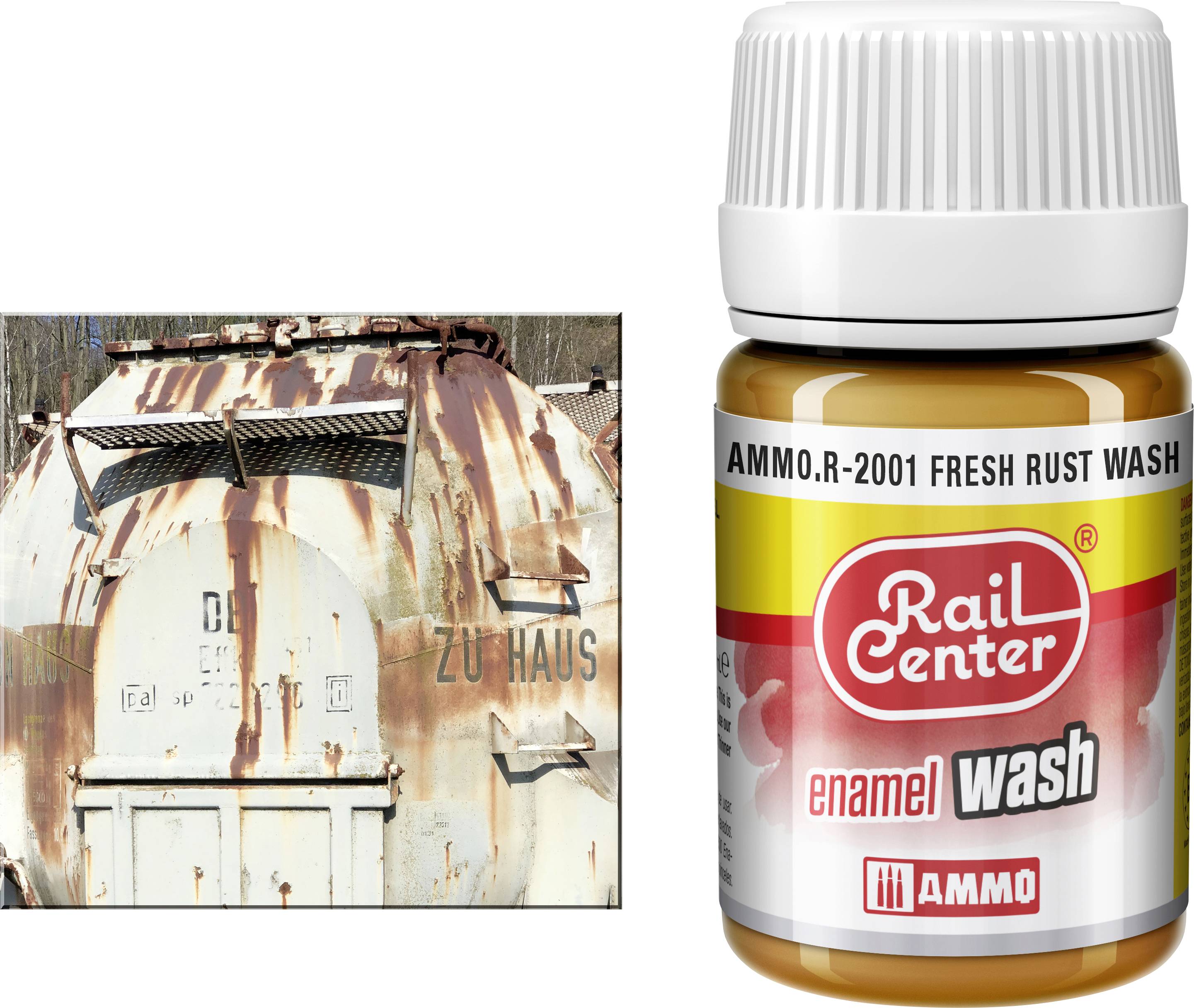 Rostfleckenbedecktes gepanzertes Fahrzeug neben einer Flasche Rail Center 'Emaillelack' mit der Bezeichnung 'Ammo R-2001 Fresh Rust Wash'.