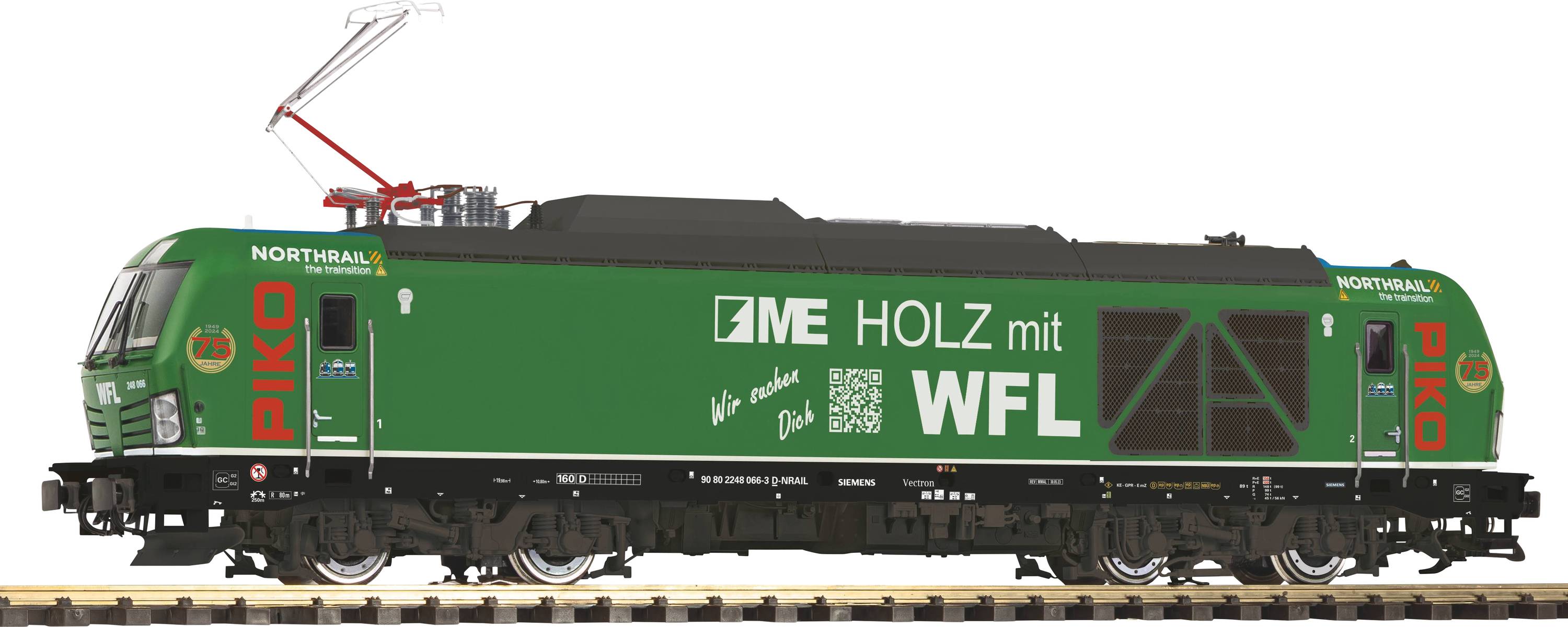 Seitenansicht einer grünen Northrail PIKO-Modelllokomotive auf Gleis, beschriftet mit „ME HOLZ mit WFL