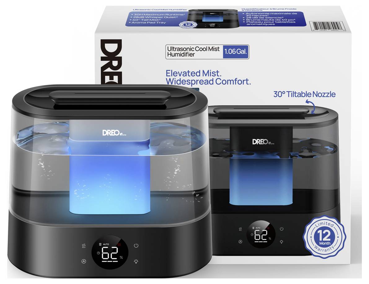 Produktbild eines Dreo-Ultraschallzerstäuber-Luftbefeuchters mit zwei schwarzen Geräten und Verpackung, der einen 1,06-Gallonen-Tank, eine 30° kippbare Düse und ein 12-Monats-Garantie-Abzeichen zeigt.
