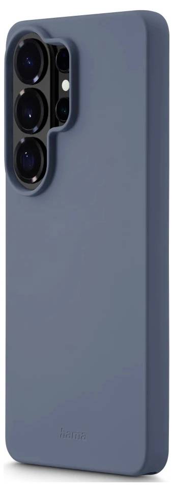 Blaue Smartphone-Hülle mit dreifachem Ausschnitt für die hintere Kamera, gezeigt in einer hinteren Dreiviertelansicht.
