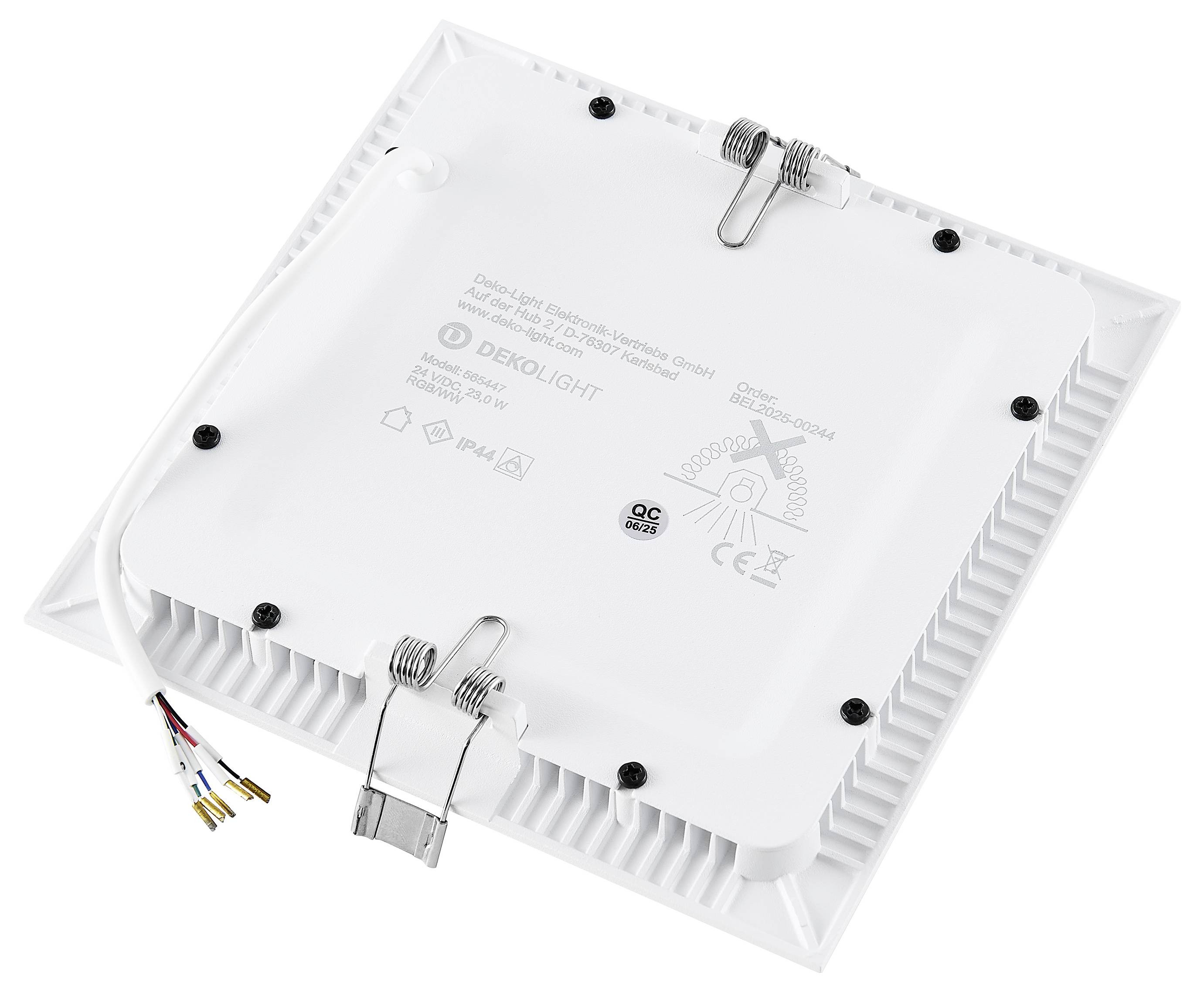 Quadratisches weißes LED-Panellicht mit hinterer Wärmefalle, Federklemmen und baumelnden Stromkabeln für die Einbau in abgehängten Decken.