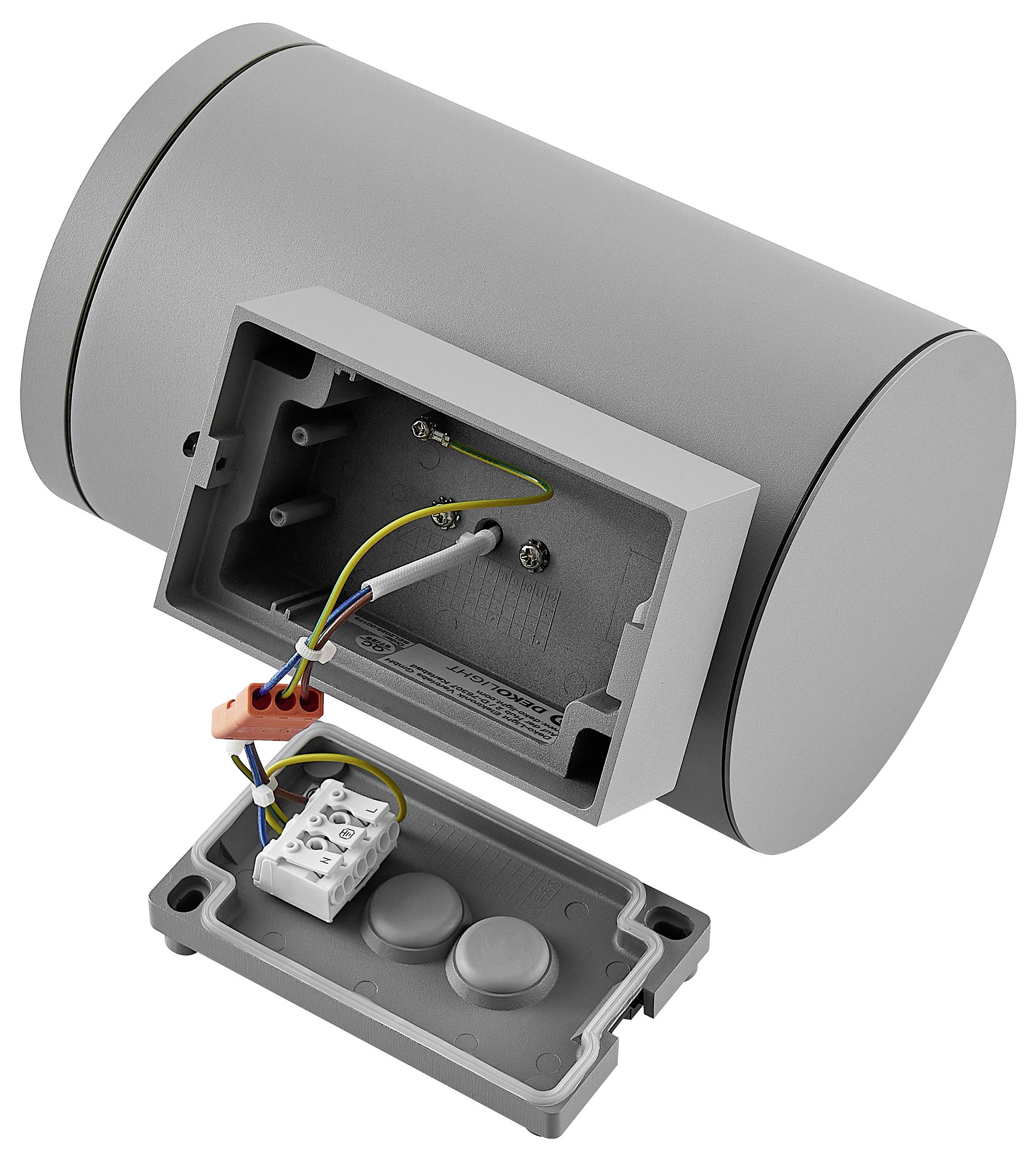Geöffnetes Elektrogerätegehäuse mit abgenommenem Deckel, das interne Verdrahtung, Klemmleiste und Montagefläche für Installation oder Reparatur zeigt.