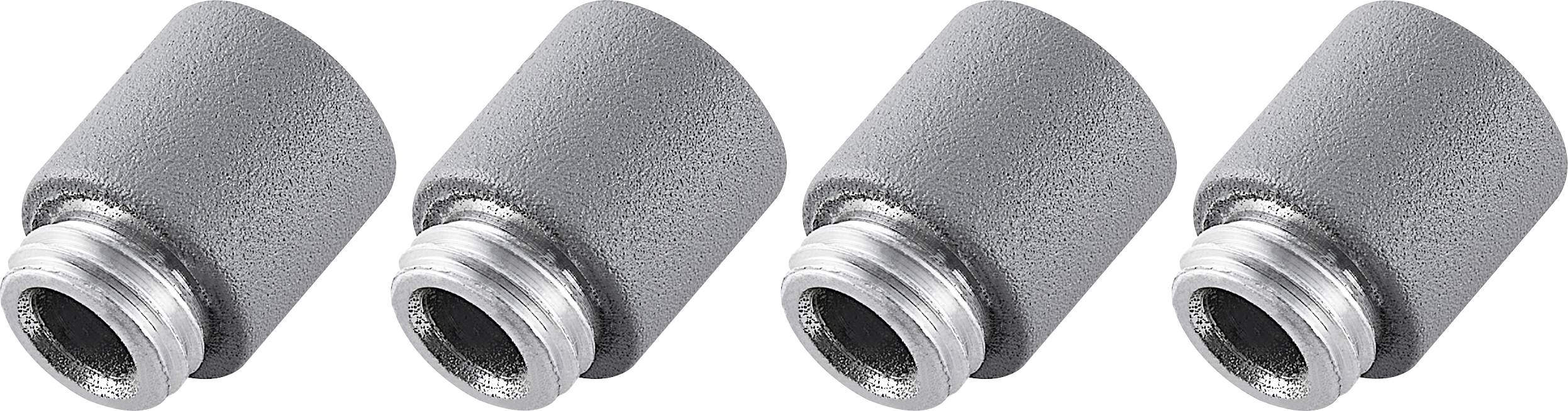 Vier silberne zylindrische Metallverbinder oder Gewindebuchsen, in einer Reihe auf weißem Hintergrund angeordnet.