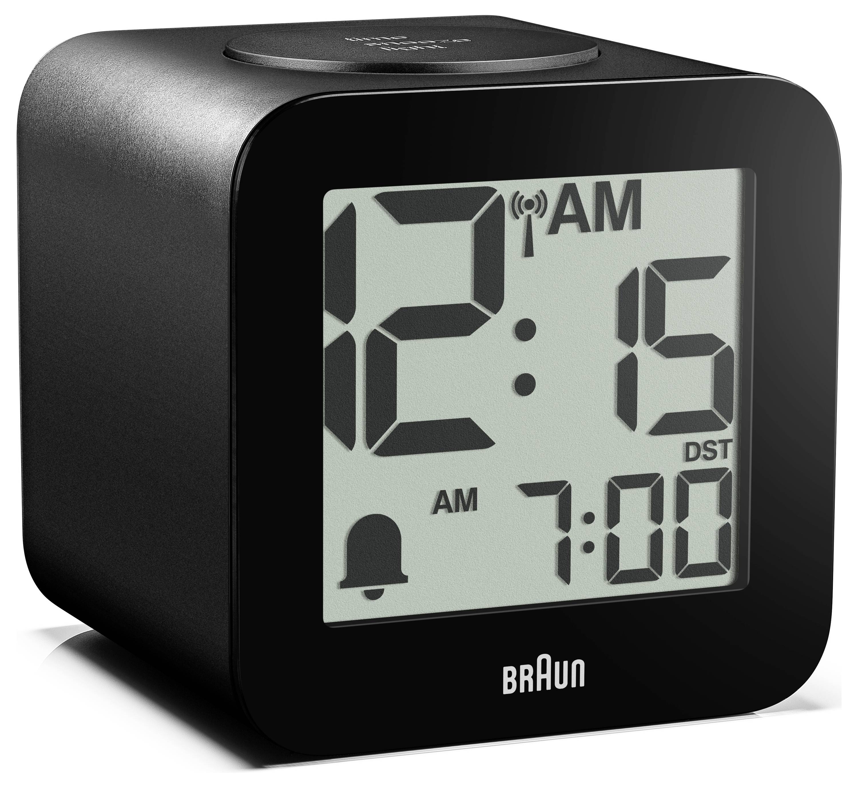 Black Braun digitaler Wecker zeigt 12:15 Uhr morgens an und ein Alarm ist auf 7:00 Uhr gestellt, mit Sommerzeit-Anzeige und Glockensymbol.