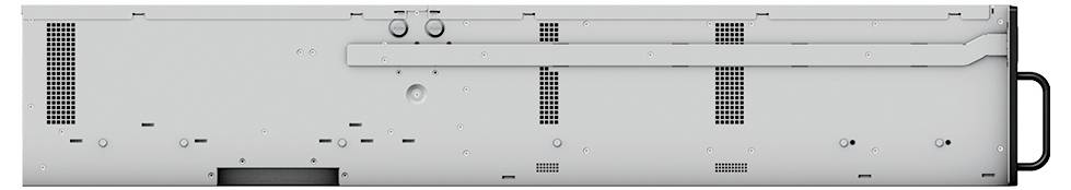 Rückansicht eines grauen elektronischen Geräts oder einer Ausrüstungseinheit mit Lüftungsöffnungen, Anschlüssen, zwei Bedienknöpfen und einem schwarzen Tragegriff auf der rechten Seite.