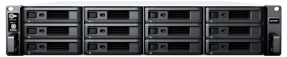Vorderansicht eines schwarzen Rack-montierten Speicherservers mit zwölf austauschbaren Festplattenschächten und seitlichen Griffen.
