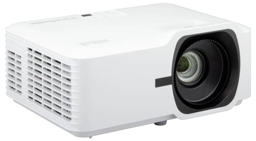 Weißer Multimediaprojector aus einem Winkel gezeigt, mit sichtbarem Frontlinse und seitlichen Belüftungsgittern.