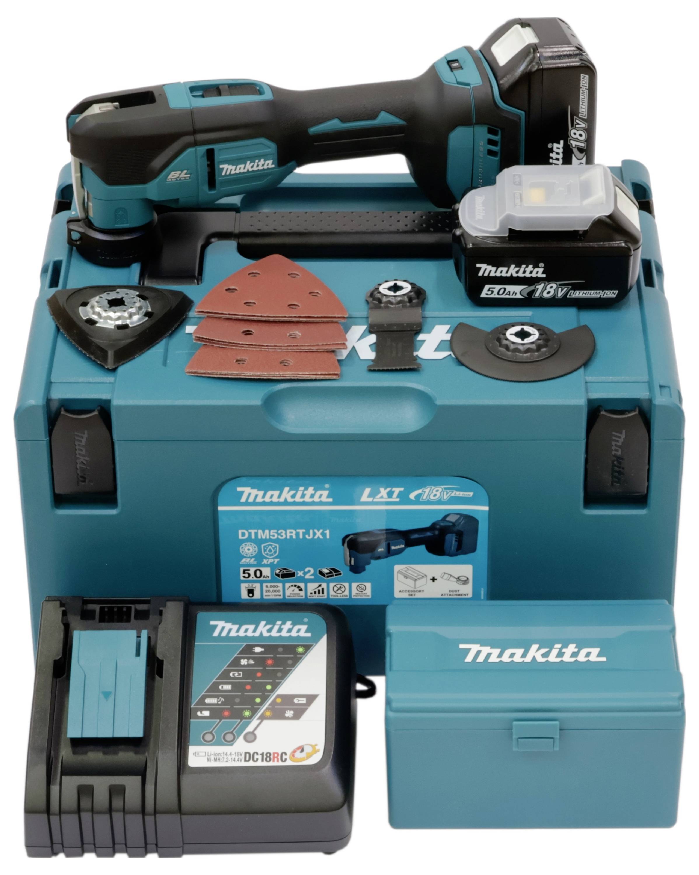 Makita-Akku-Oszillations-Multi-Tool-Kit mit Akku, Ladegerät, Schleiftellern, Aufsätzen und Aufbewahrungskoffer auf Display.
