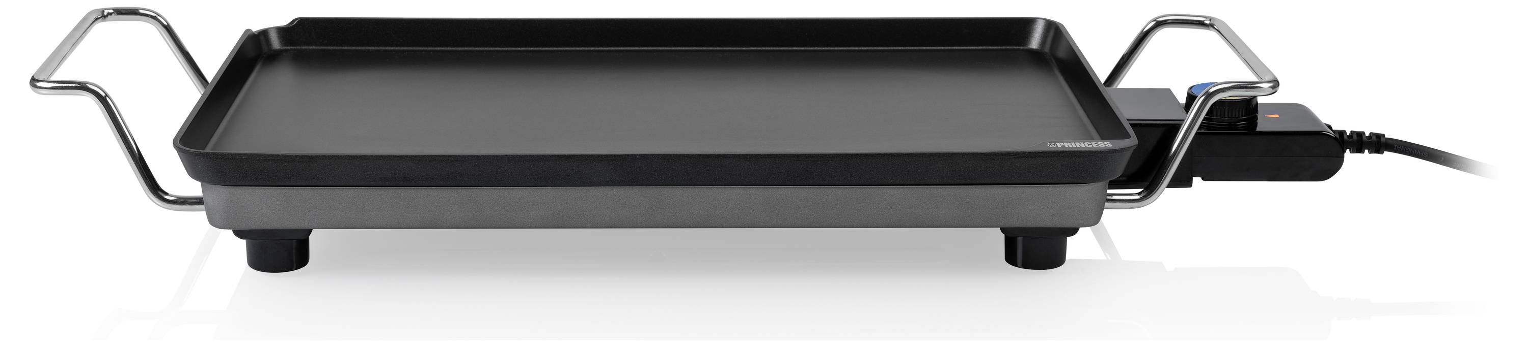 Schwarze elektrische Grillplatte mit Seitengriffen und Stromkabel, gezeigt auf weißem Hintergrund.