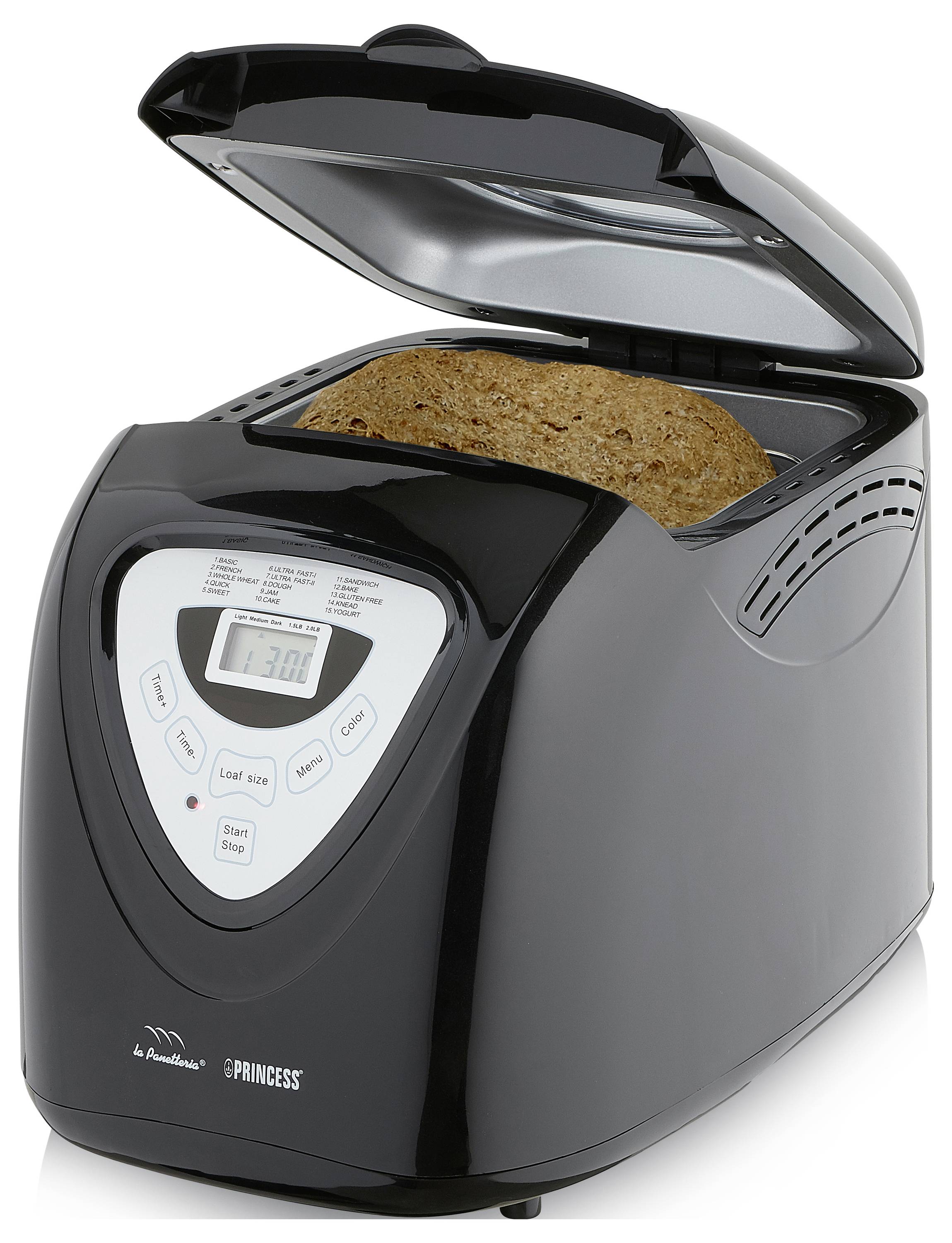 Schwarzer automatischer Brotbackautomat mit geöffnetem Deckel, der einen gebackenen Laib im Inneren zeigt, und ein vorderes Bedienfeld mit digitaler Anzeige.