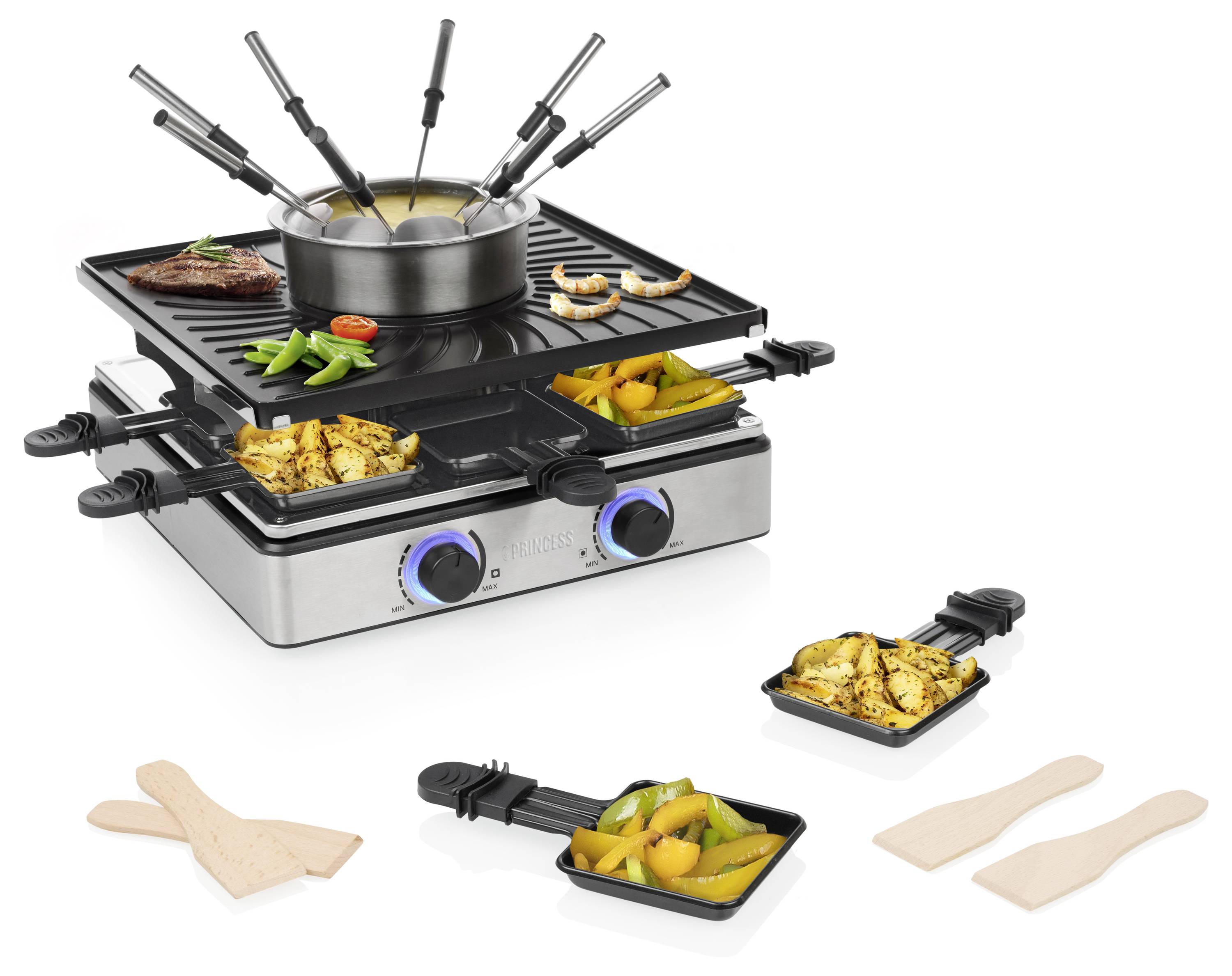 Elektrischer Mehrstufengrill und Raclette-Set mit Fonduetopf, Spießen und kleine Pfannen mit gekochten Speisen auf weißem Hintergrund angezeigt.