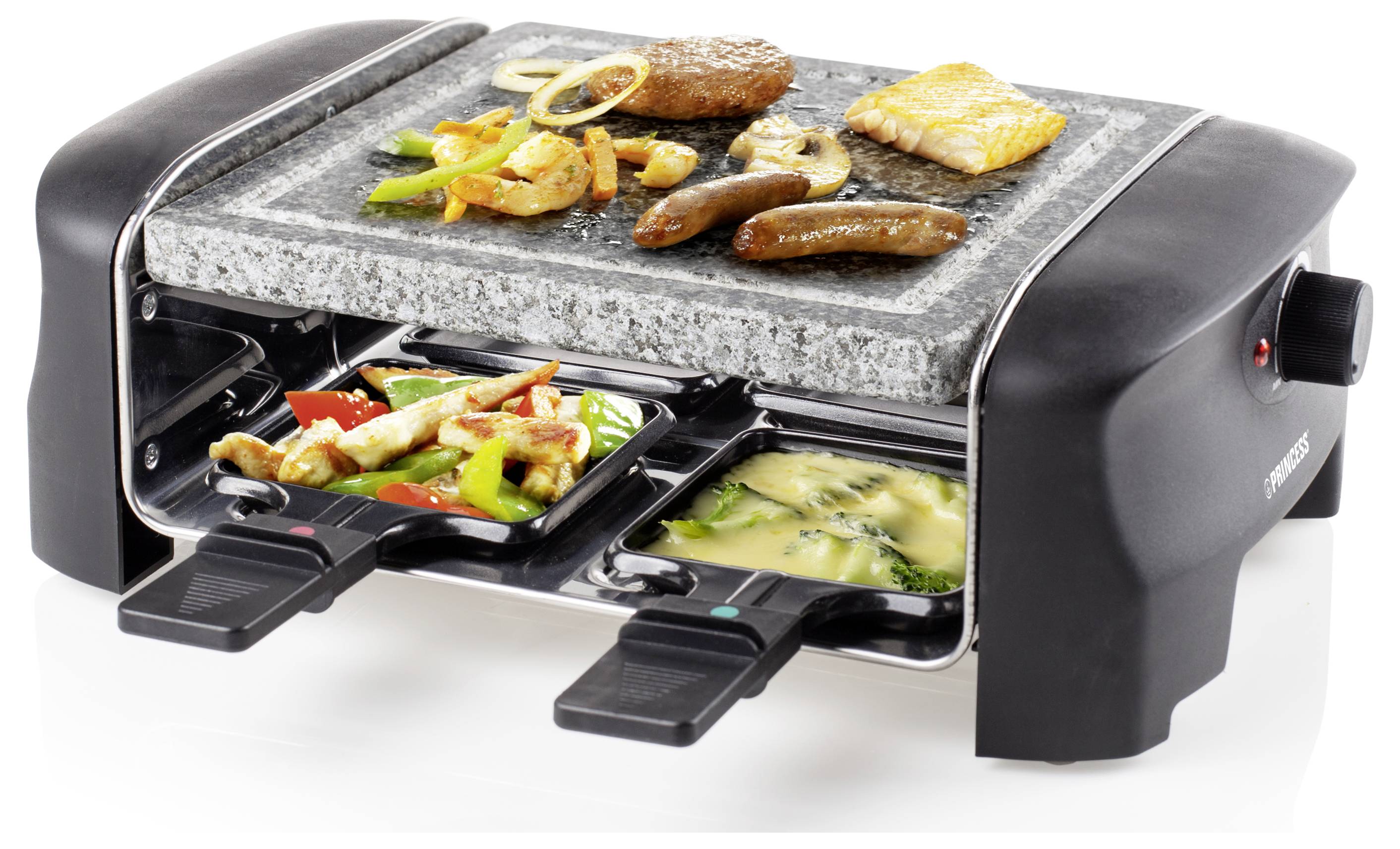 Elektrischer Tischgrill mit einer Steinoberfläche zum Kochen und zwei ausziehbaren Tabletts mit gegartem Fleisch, Gemüse und Eiern