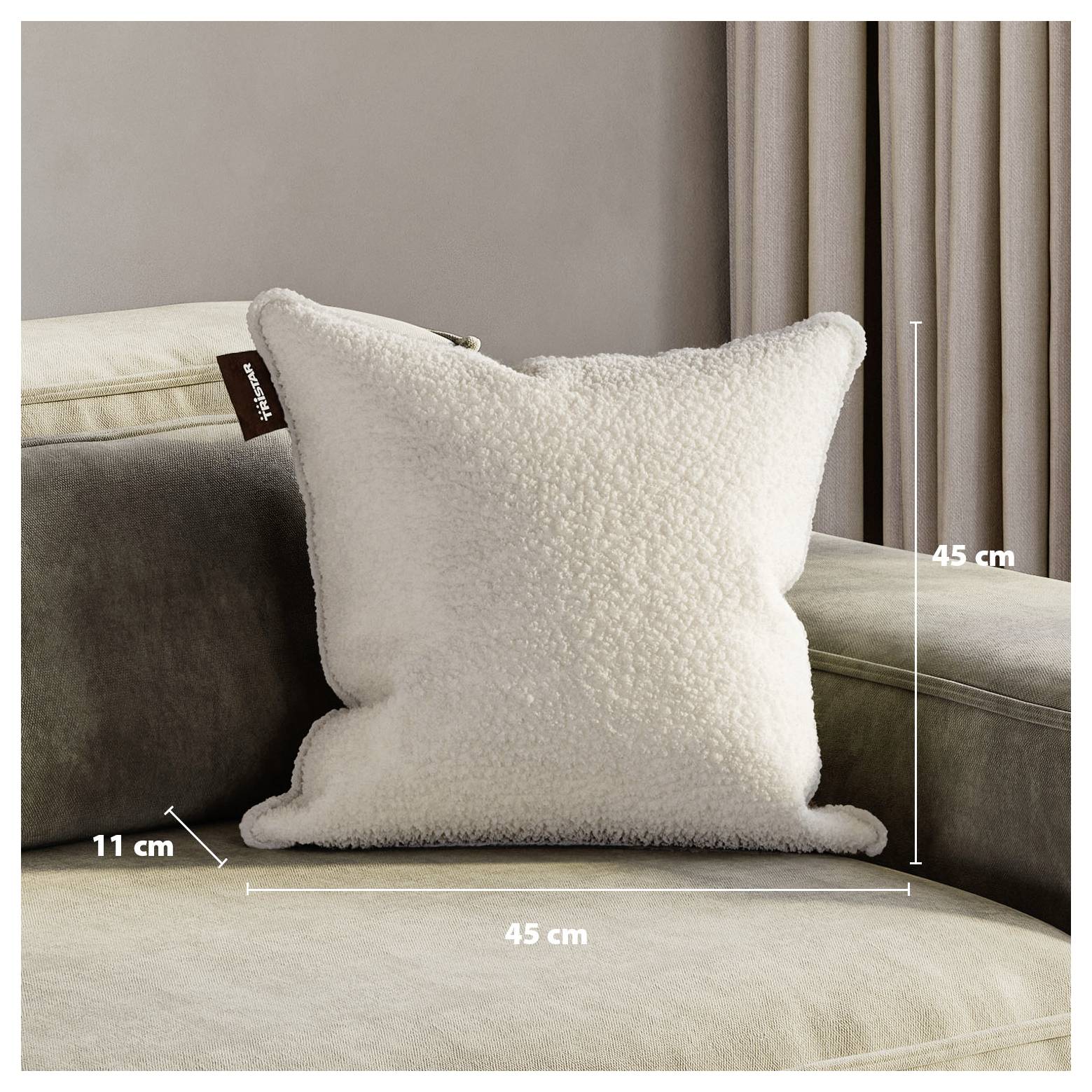 Weißes flauschiges quadratisches Kissen auf einem Sofa, gekennzeichnet mit 45 cm Breite und 45 cm Höhe bei 11 cm Tiefe.