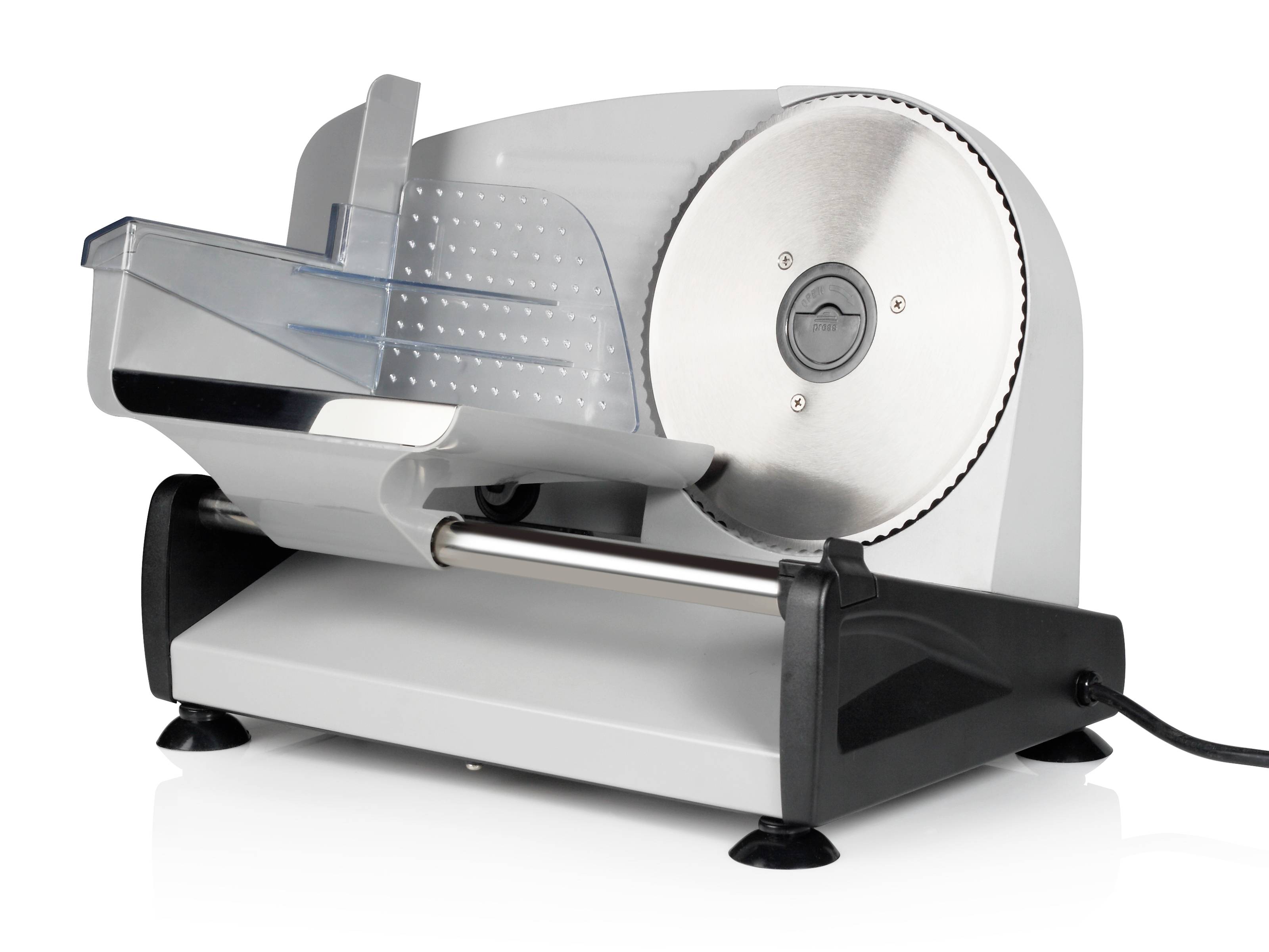 Elektrischer Fleischslicer mit großem kreisförmigem Messer, geneigtem Schlitten und verstellbarem Dickenleitfaden auf einem schwarz-grauen Sockel.