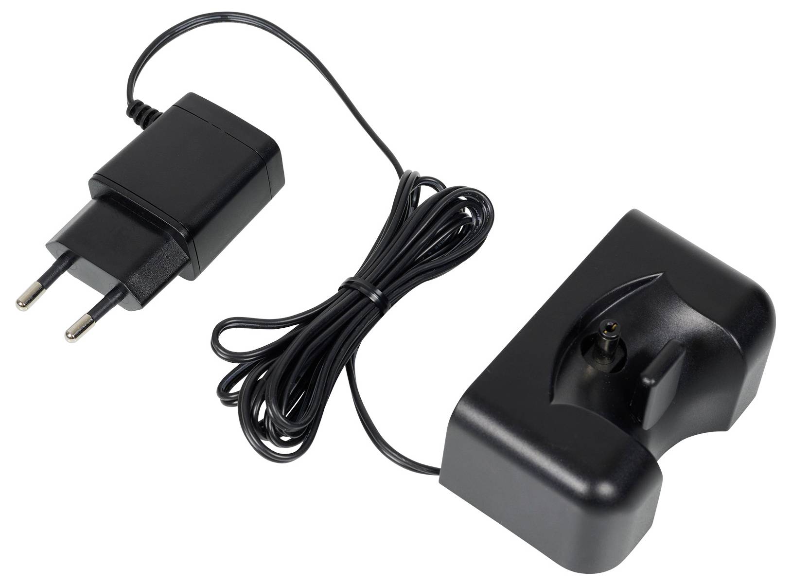 Schwarzer Wandstromadapter mit zweipoligem Stecker, Kabel und Ladeschale auf weißem Hintergrund.