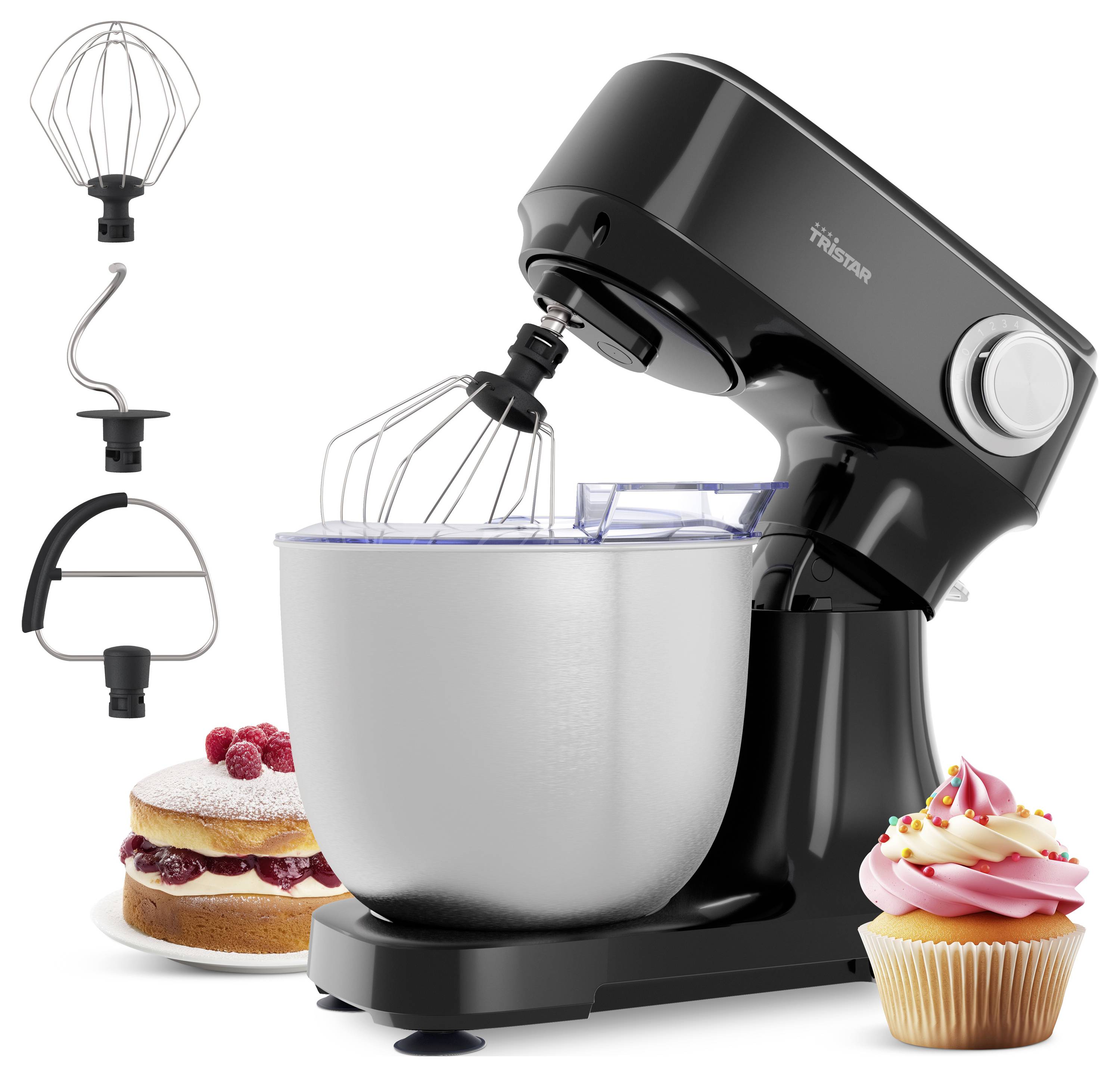 Schwarzer Standmixer mit silberner Schüssel und Schneebesen-Aufsätzen, gezeigt mit Kuchen und Cupcakes, um die Verwendung zum Backen anzudeuten.