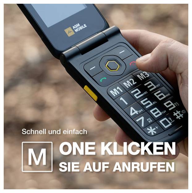 Nahaufnahme einer Hand, die auf eine Taste eines AGM Mobile Klapphandys drückt, mit deutschem Text zur Bewerbung von Ein-Klick-Anrufen: 'Schnell und einfach' und 'KLICKEN SIE AUF ANRUFEN'.