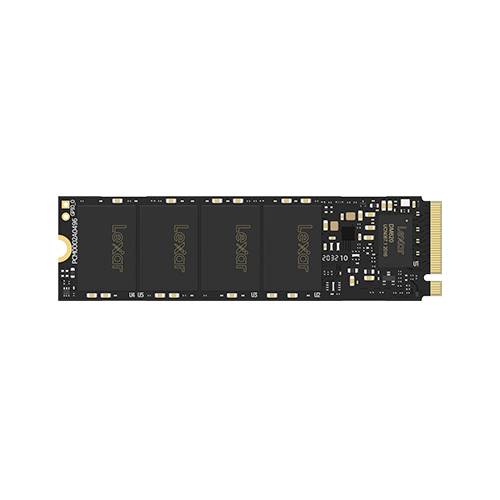Schwarze Lexar M.2 NVMe SSD auf weißem Hintergrund gezeigt