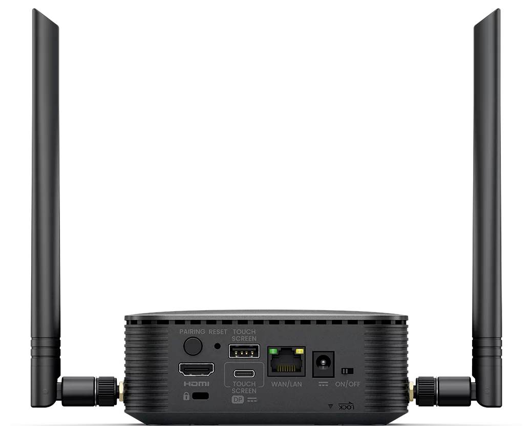 Rückansicht eines schwarzen Routers mit zwei hohen Antennen und Anschlüssen mit den Bezeichnungen HDMI, USB, WAN/LAN, Stromversorgung und Touchscreen.