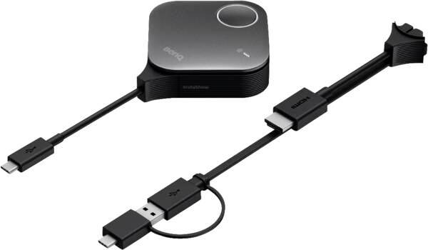 Schwarzer kompakter USB-C-Hub mit mehreren angeschlossenen Kabeln und Anschlüssen, von oben auf weißem Hintergrund gezeigt.