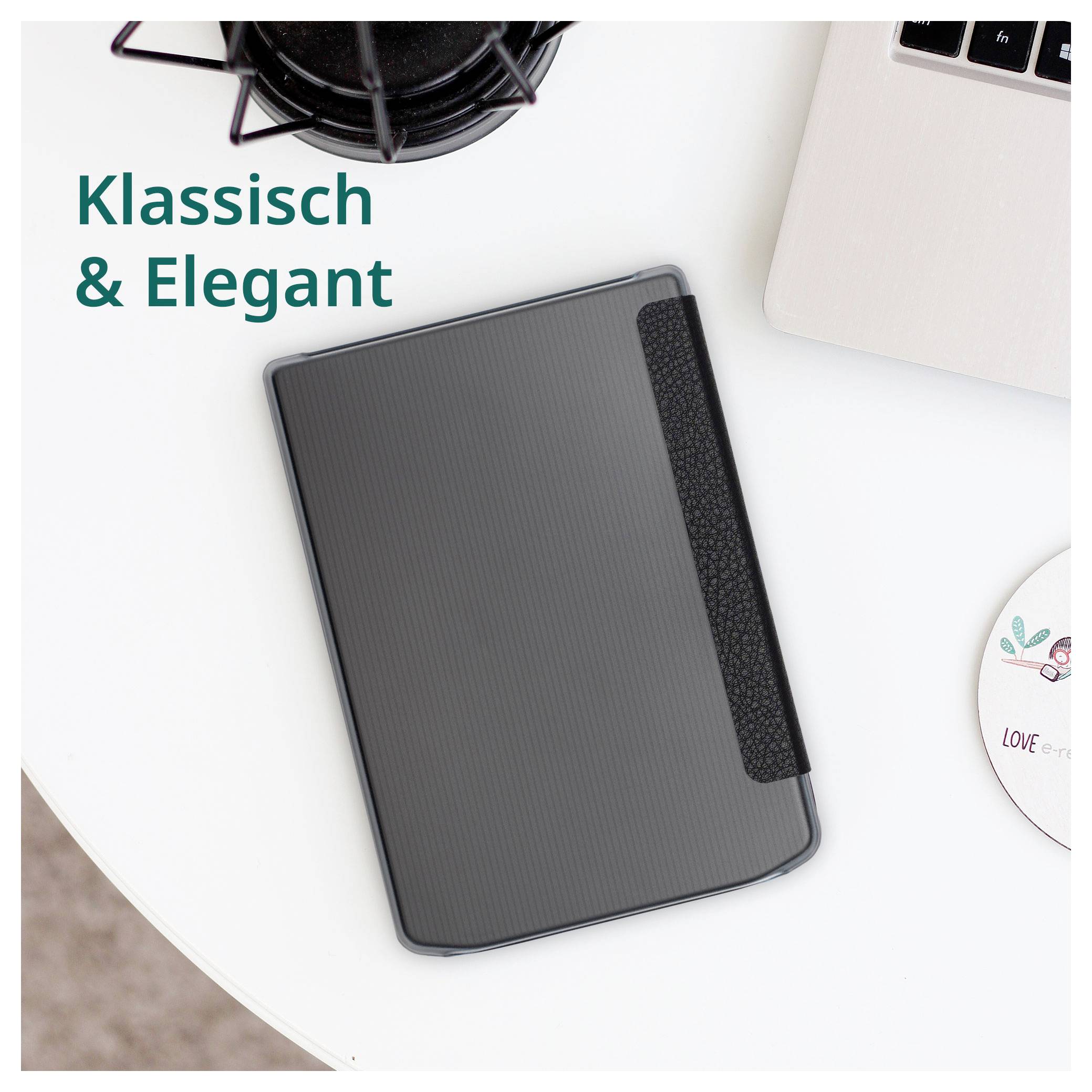 Grauer strukturierter Tablet-Koffer auf einem weißen Schreibtisch neben einem Laptop, mit deutschem Text „Klassisch & Elegant