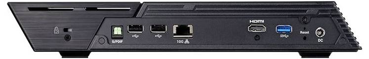 Rückansicht eines schwarzen Netzwerkgeräts mit Anschlüssen und Bedienelementen, einschließlich SFP, USB, Ethernet, HDMI, USB 3.0, Zurücksetzen und DC-Stromversorgungseingang.