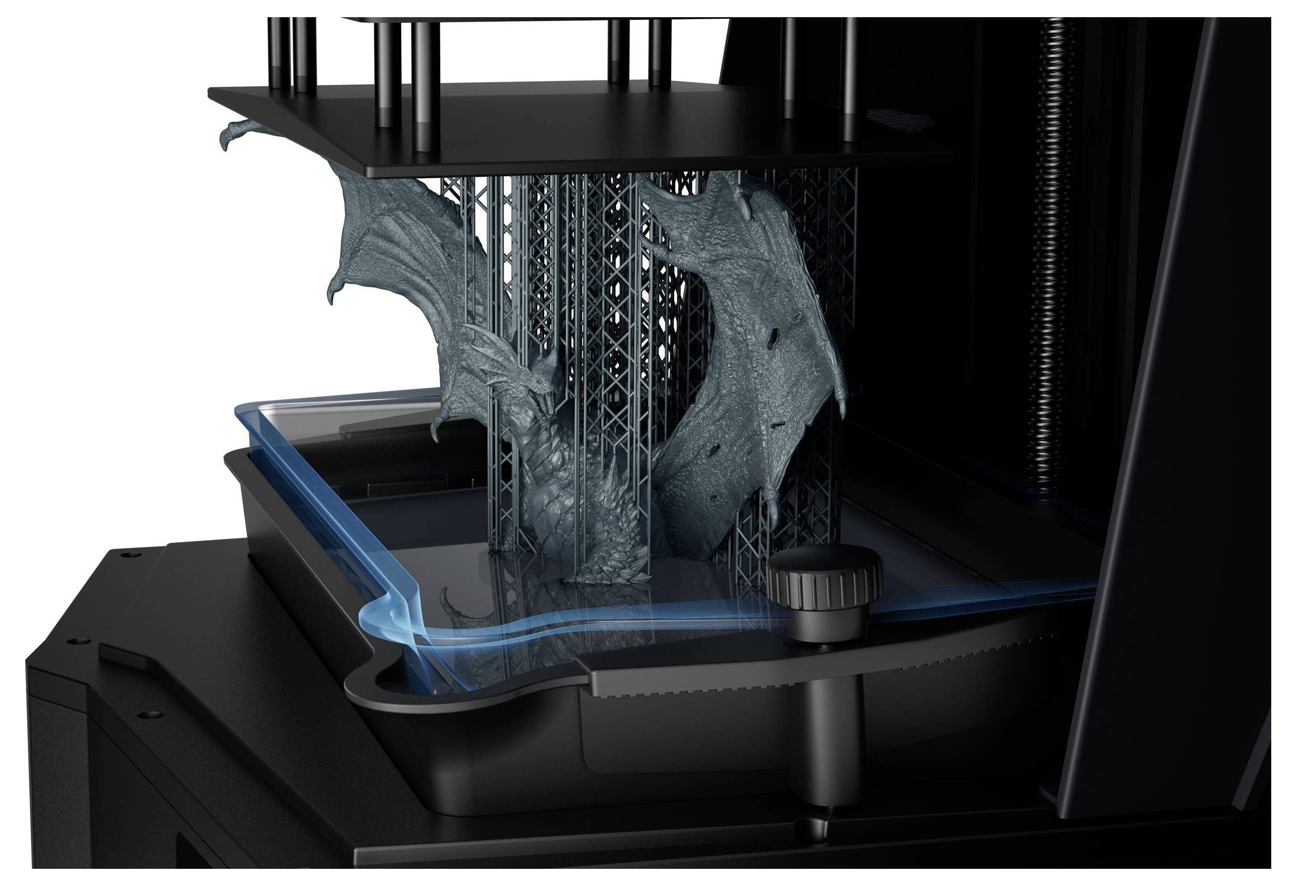 3D-Drucker, der ein stützintensives Bauteil konstruiert, mit flüssigem Harz/Kühlmaterial, das um das Druckbett und die zentrale Gitterstruktur fließt.