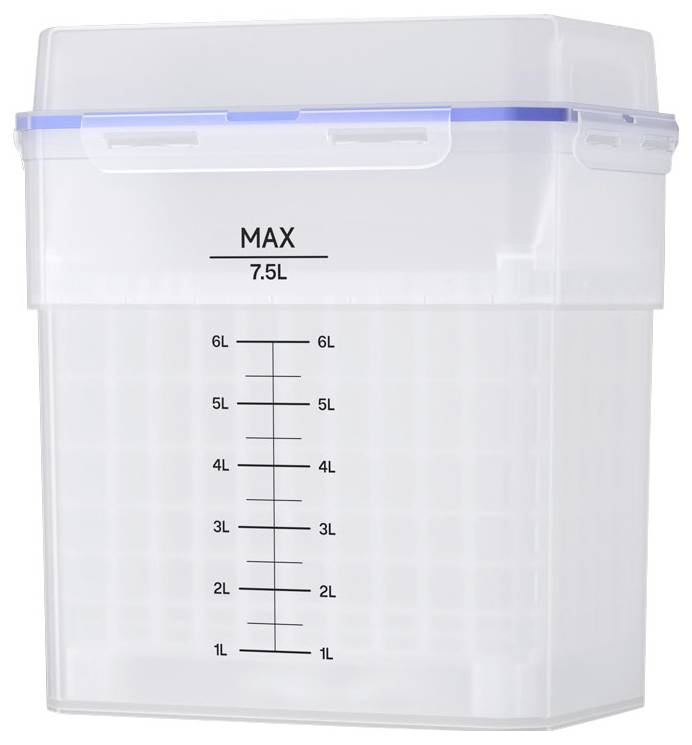 Transparenter Kunststoff-Behälter mit blauem Verschlusdeckel, gekennzeichnet mit „MAX 7,5L