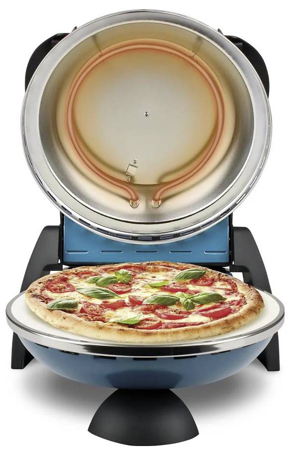 Offener Pizzaofen mit Arbeitsplatte und einer Pizza, die auf einem runden Steinblech backt.