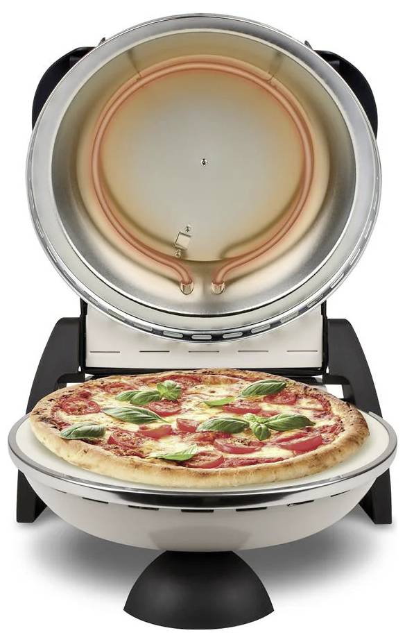 Offener Pizzaofen mit einer Pizza, die auf dem unteren Steinblech bäckt, Deckel hochgeklappt, um das Heizelement zu zeigen.