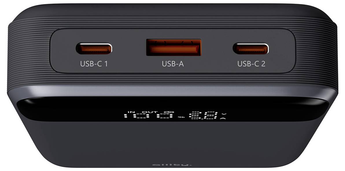 Draufsicht eines schwarzen tragbaren Ladegeräts mit drei Anschlüssen mit den Bezeichnungen USB-C 1, USB-A und USB-C 2 sowie einer vorderen LED-Stromanzeige.