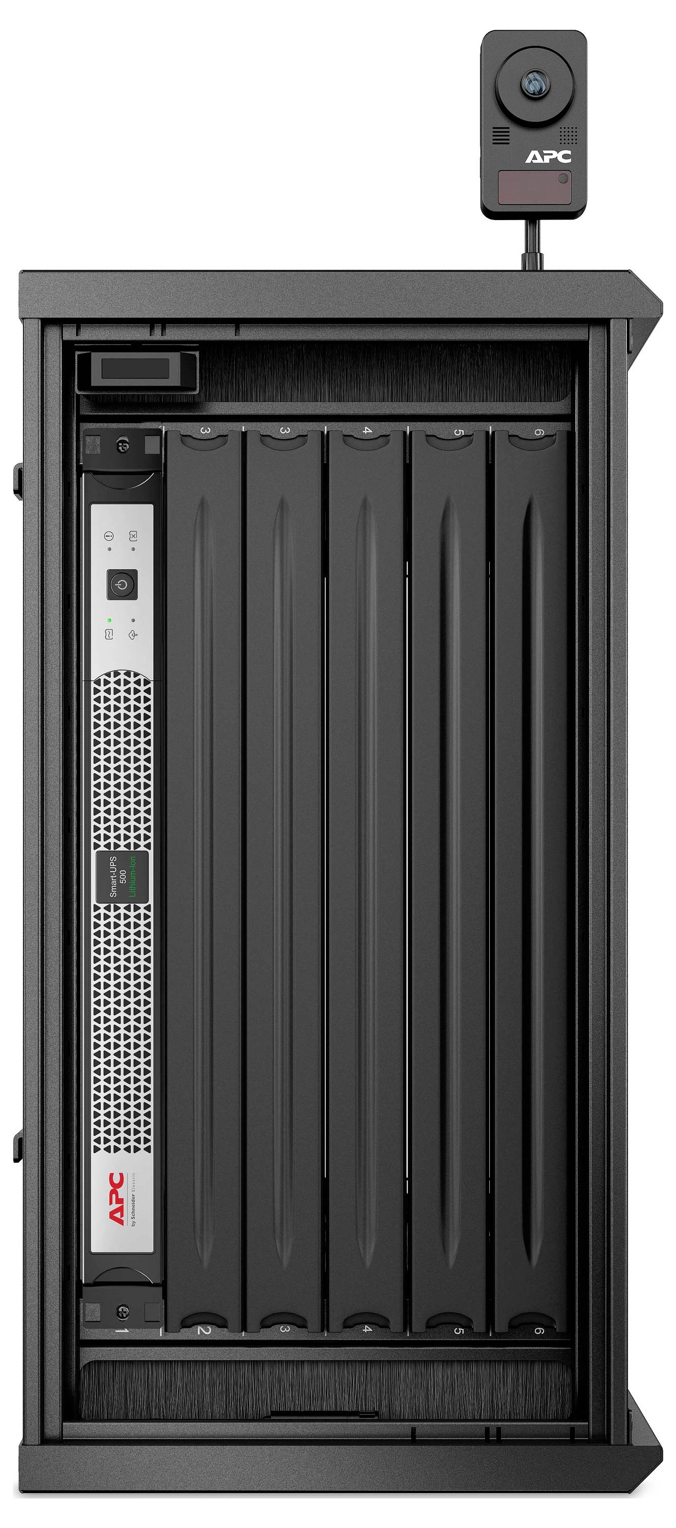 APC USV-Batterienotstromgerät in einem Schrank mit einer extern angebrachten Kamera oben drauf.